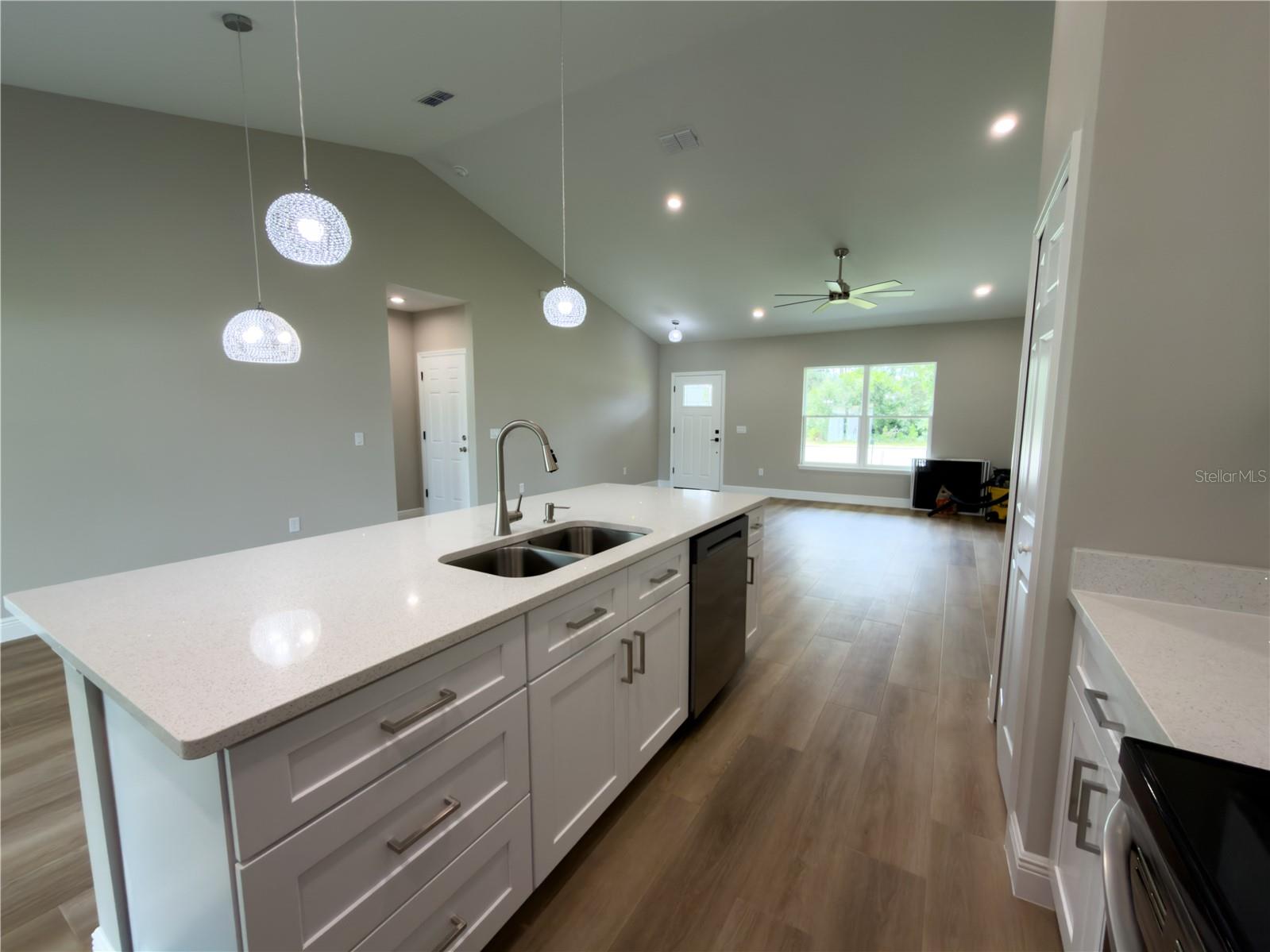 1592 E Normandy Blvd Property Photo 14