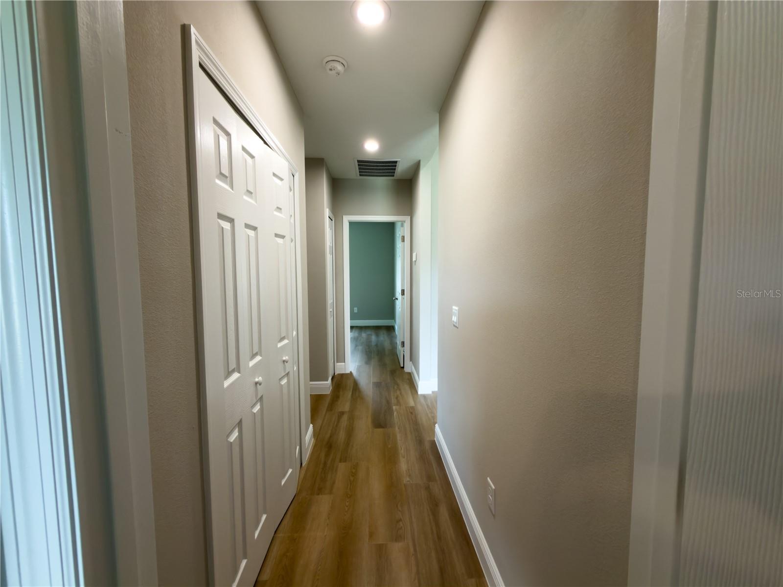 1592 E Normandy Blvd Property Photo 18