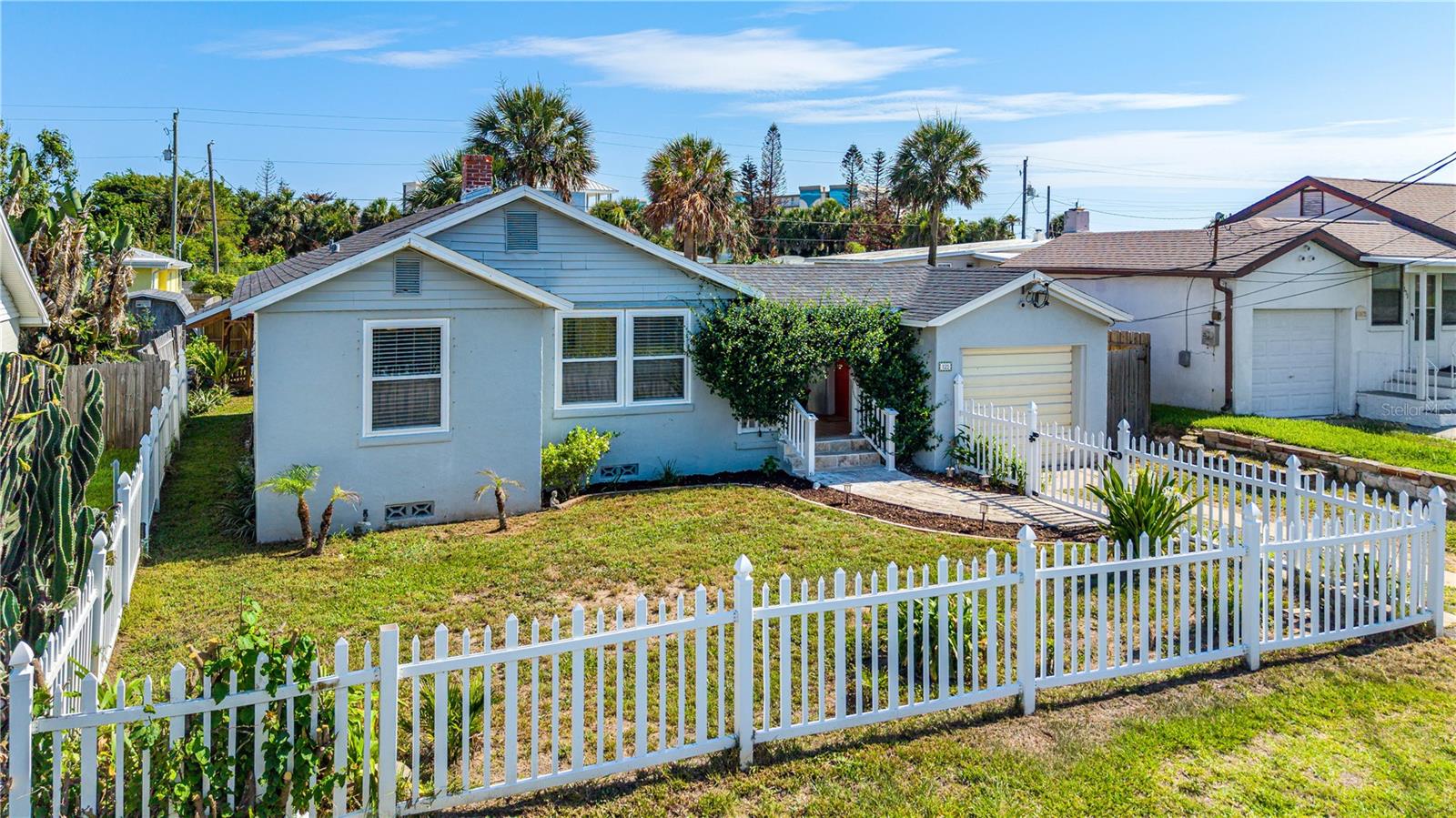 129 ROSALYN AVE