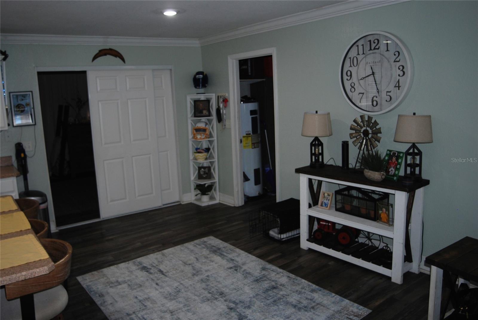 340 S Center St Property Photo 6