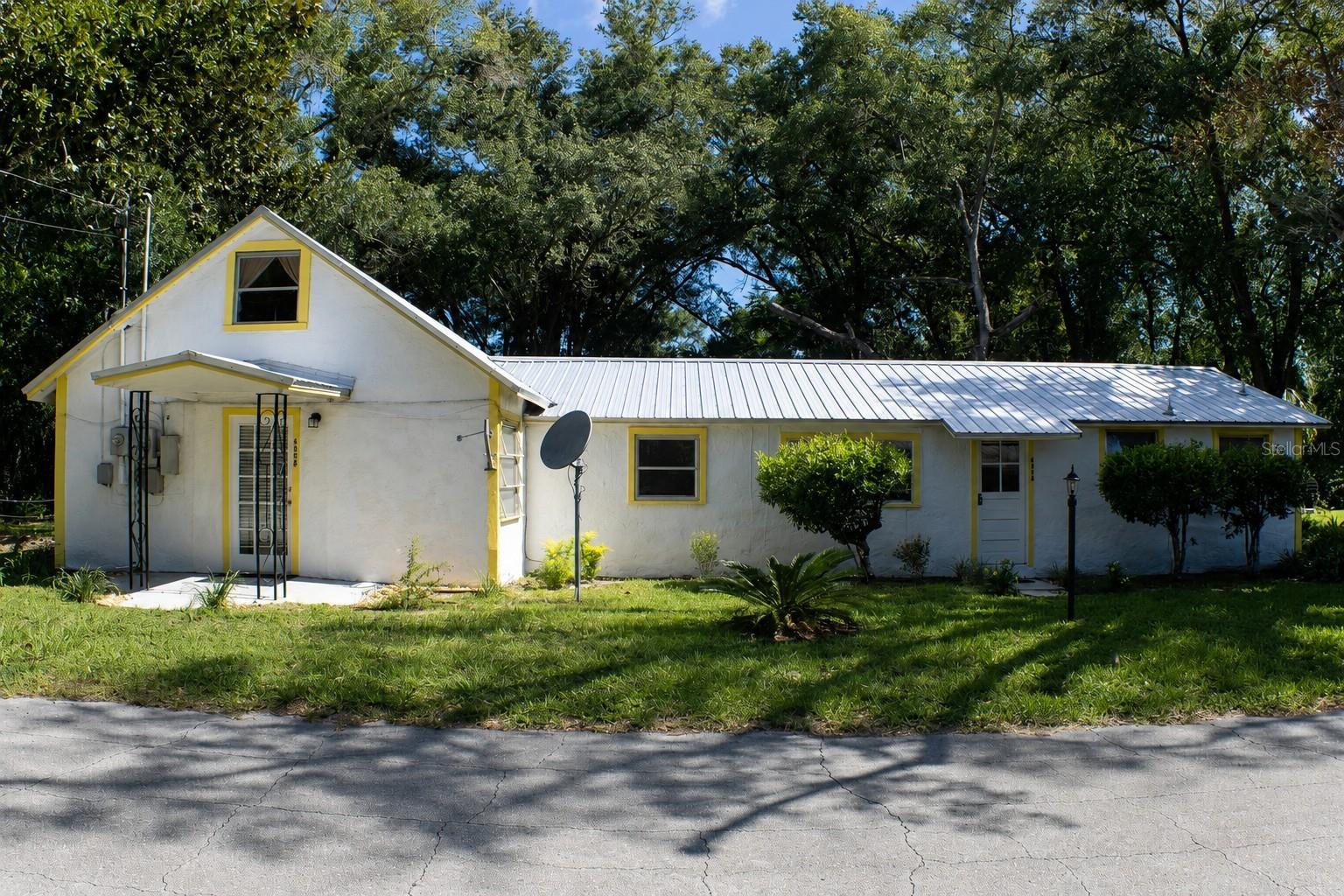490 John St #a & B Property Photo 3