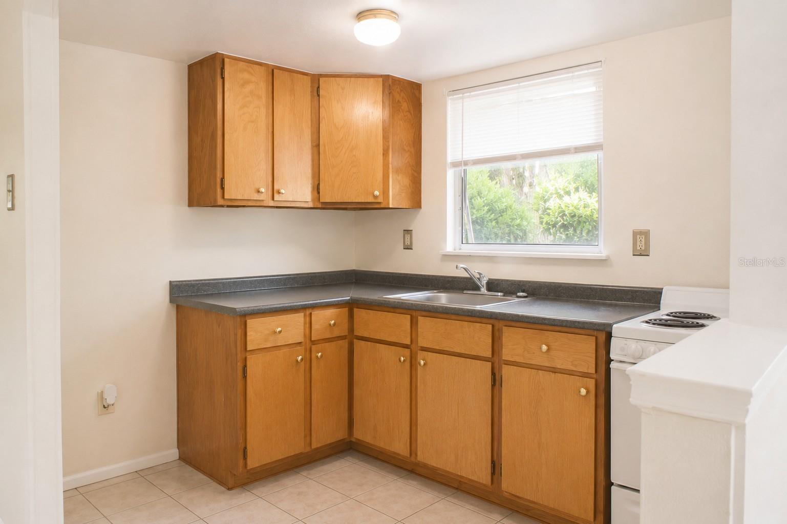 490 John St #a & B Property Photo 9