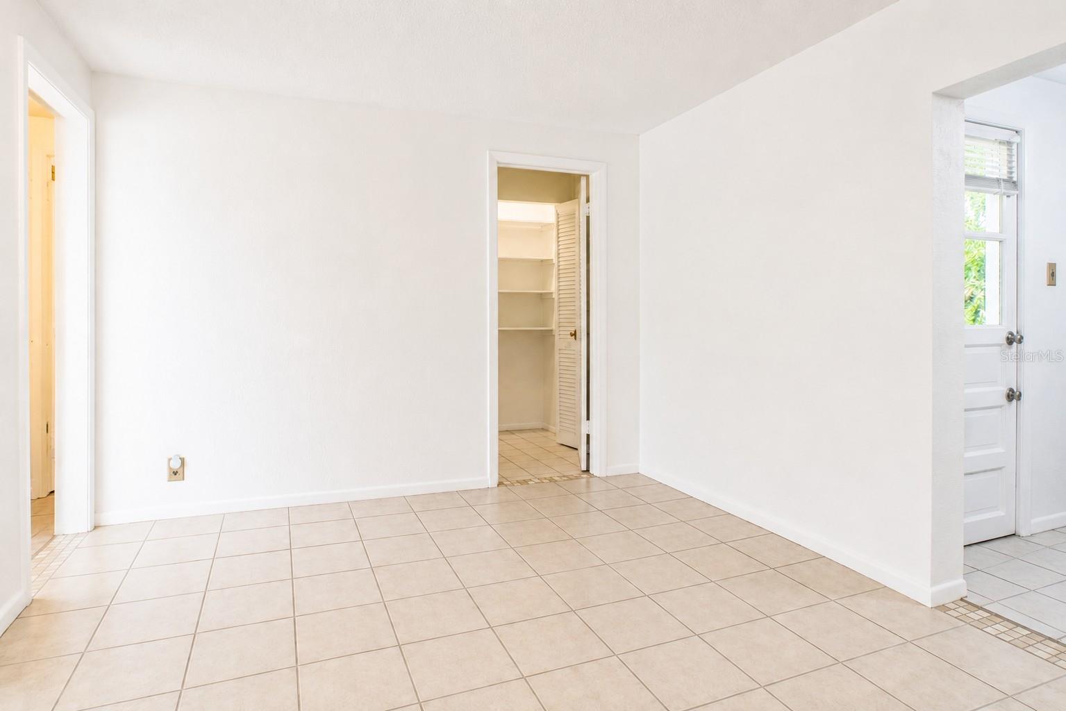 490 John St #a & B Property Photo 18