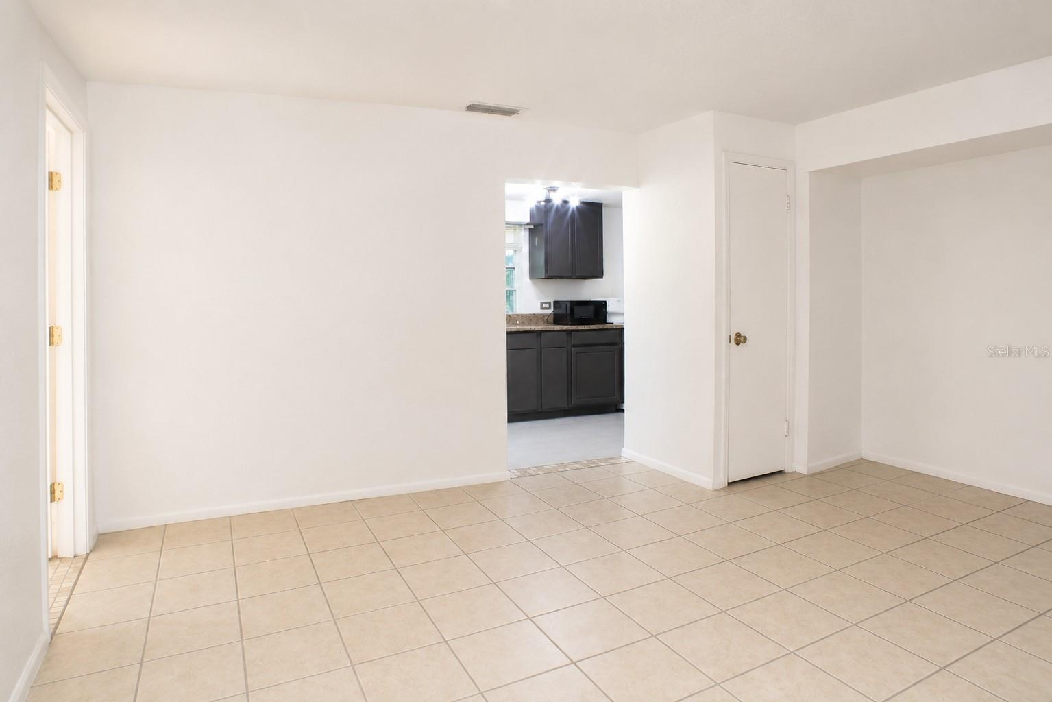 490 John St #a & B Property Photo 19