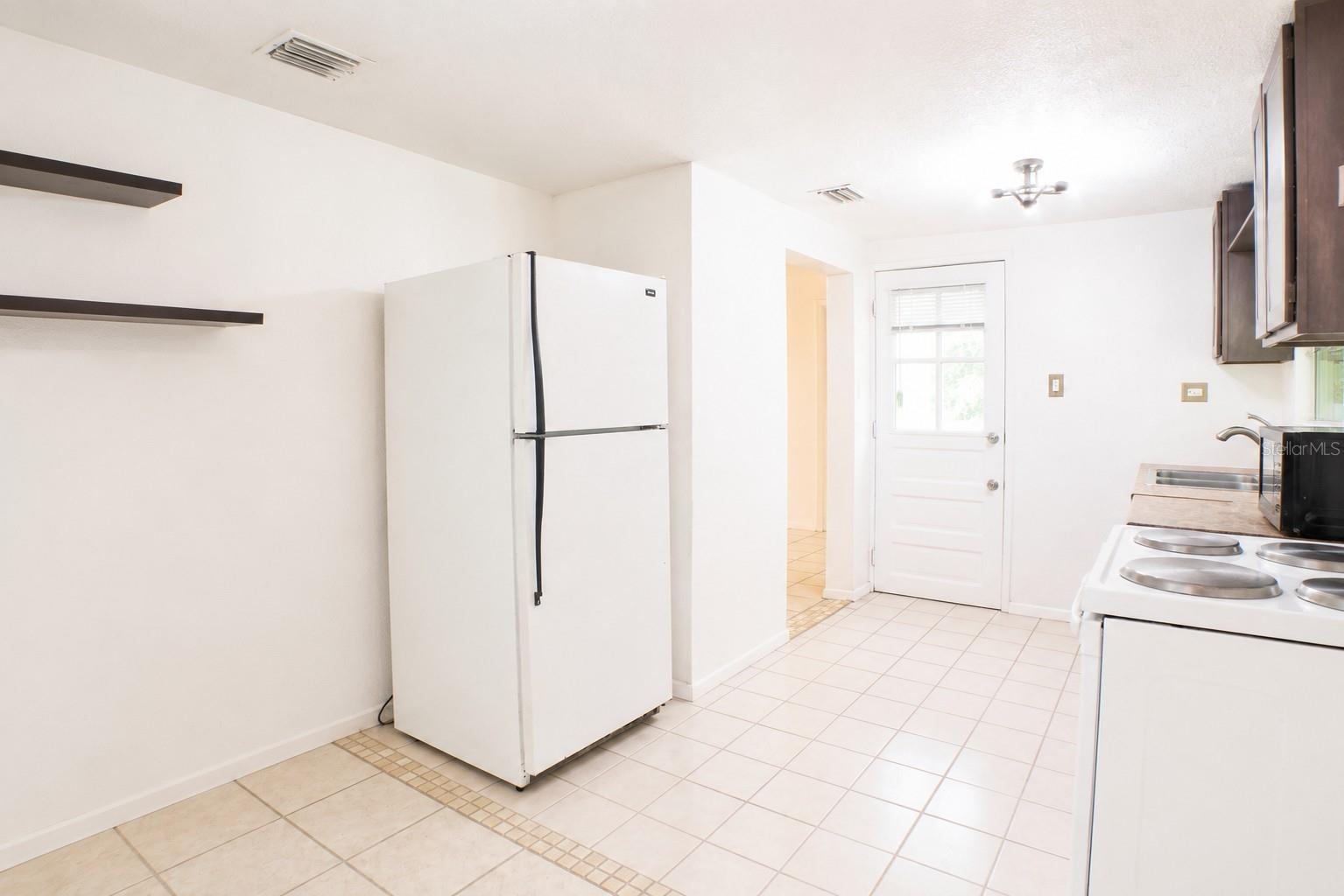 490 John St #a & B Property Photo 21
