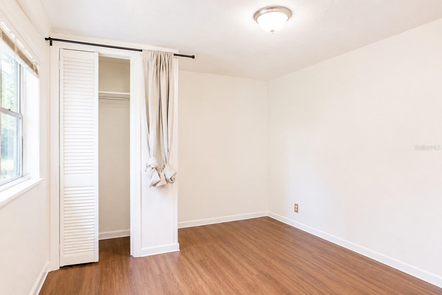 490 John St #a & B Property Photo 23