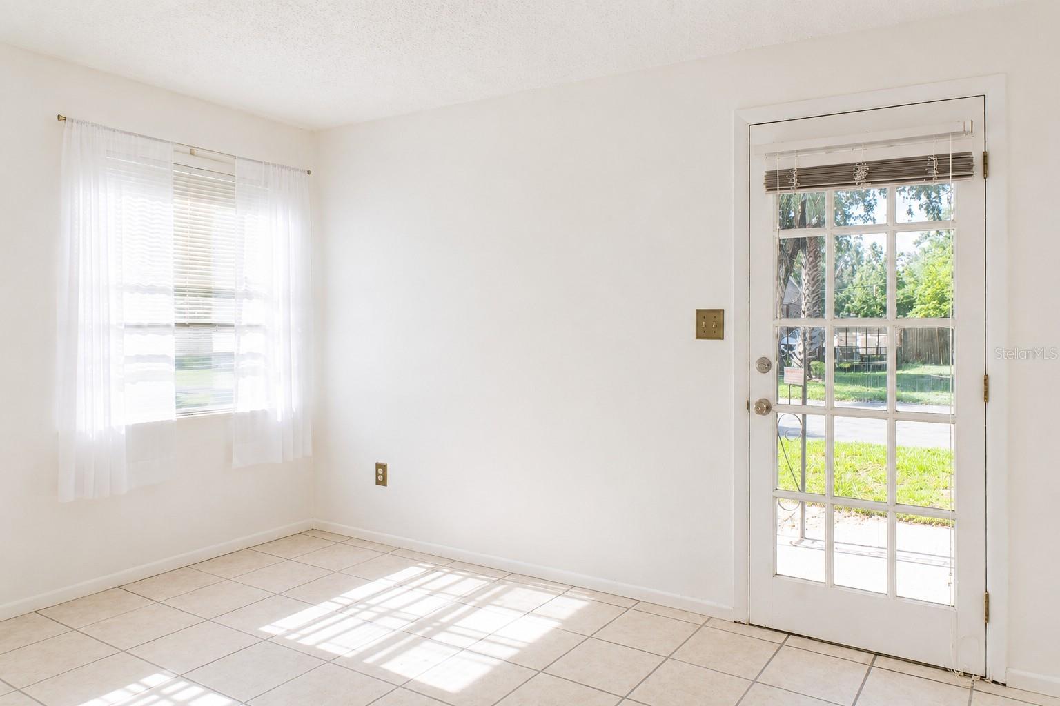 490 John St #a & B Property Photo 24