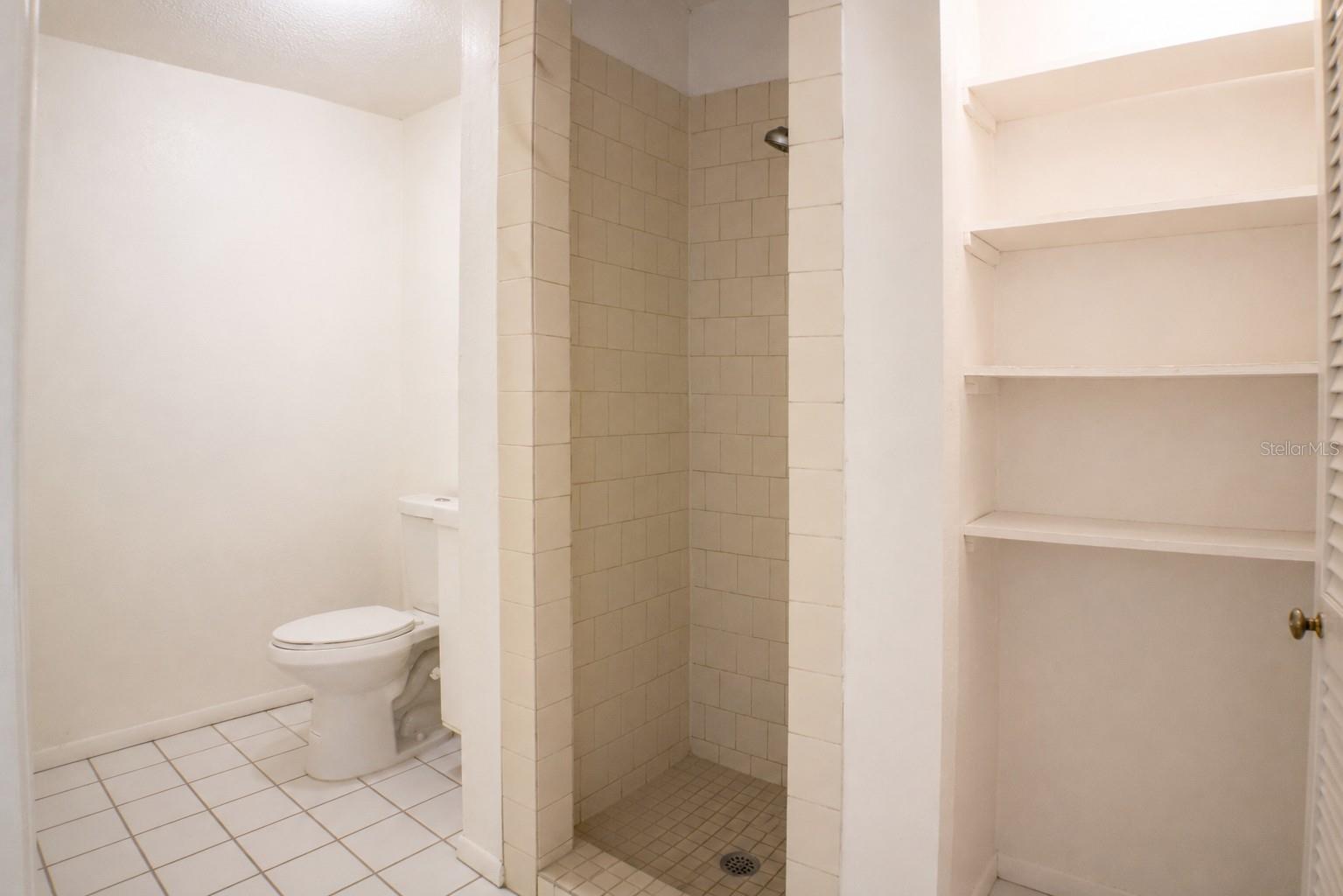 490 John St #a & B Property Photo 25
