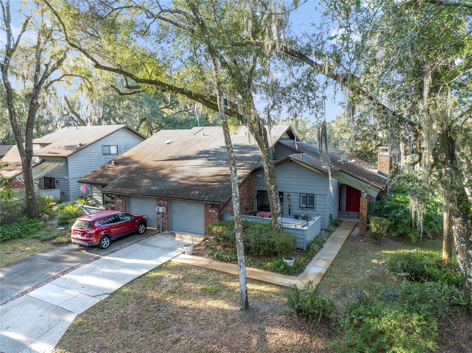 906 VILLAGE GREEN RD
