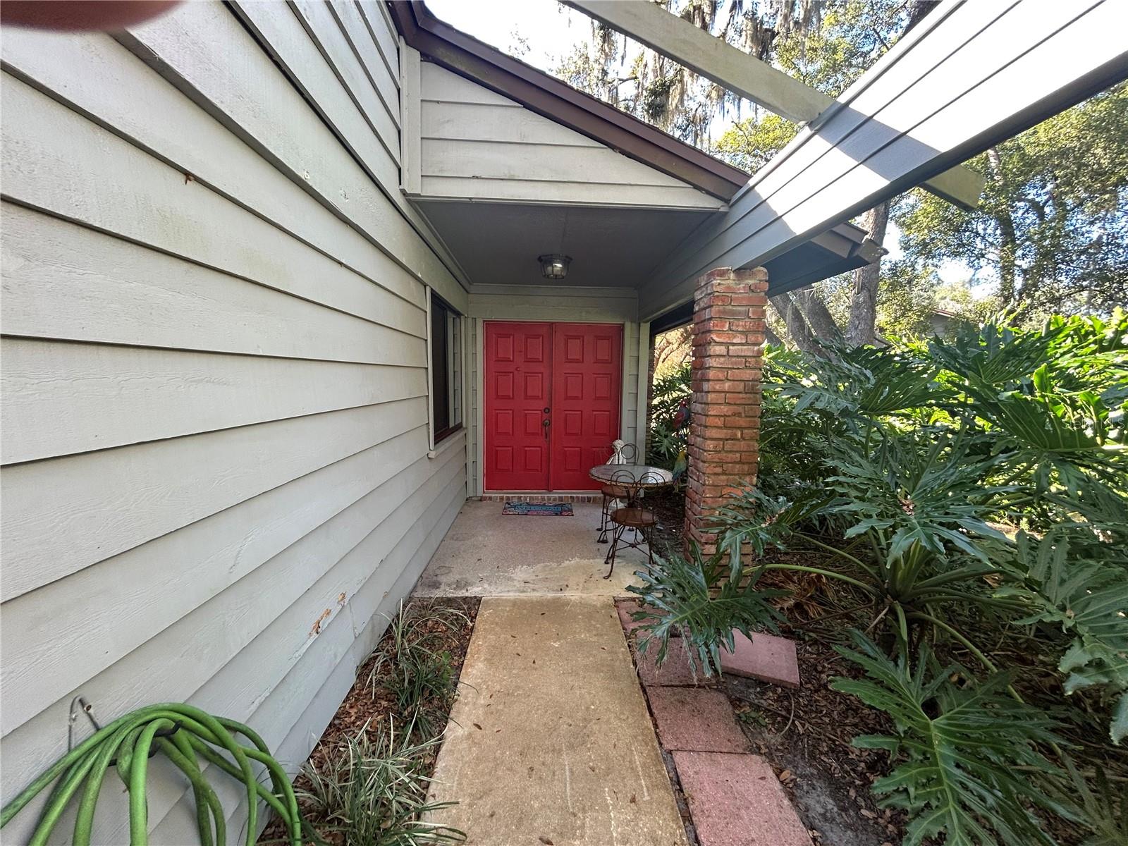 906 Village Green Rd Property Photo 2