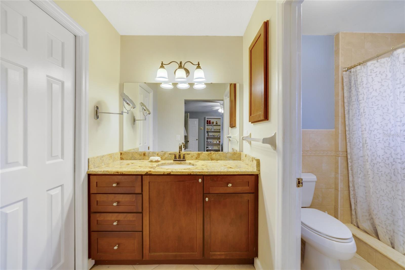 906 Village Green Rd Property Photo 10