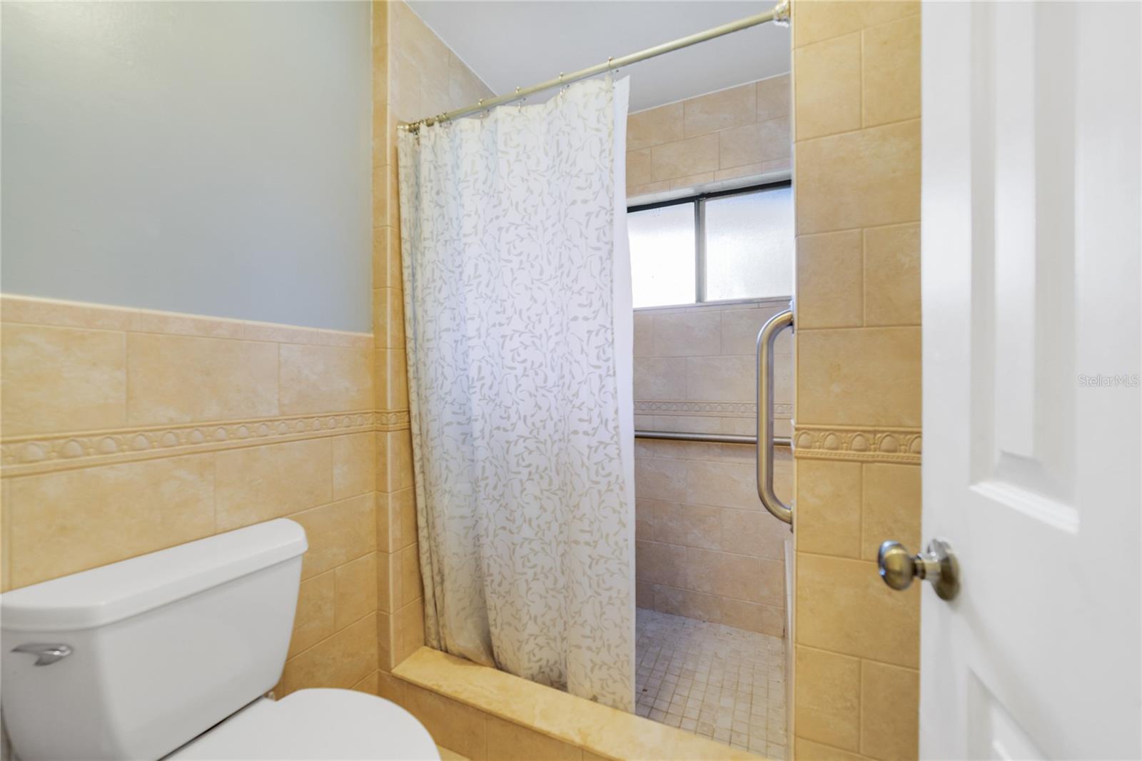 906 Village Green Rd Property Photo 11