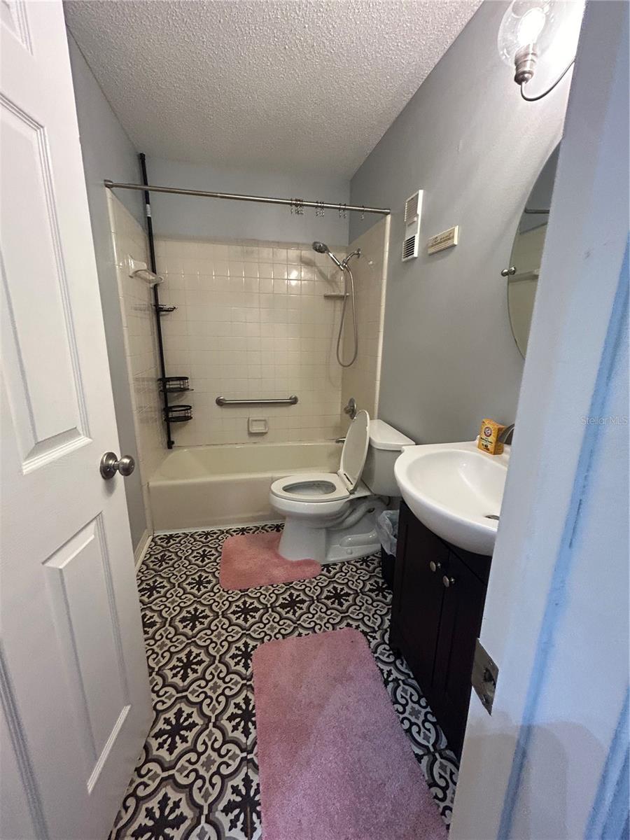 906 Village Green Rd Property Photo 21