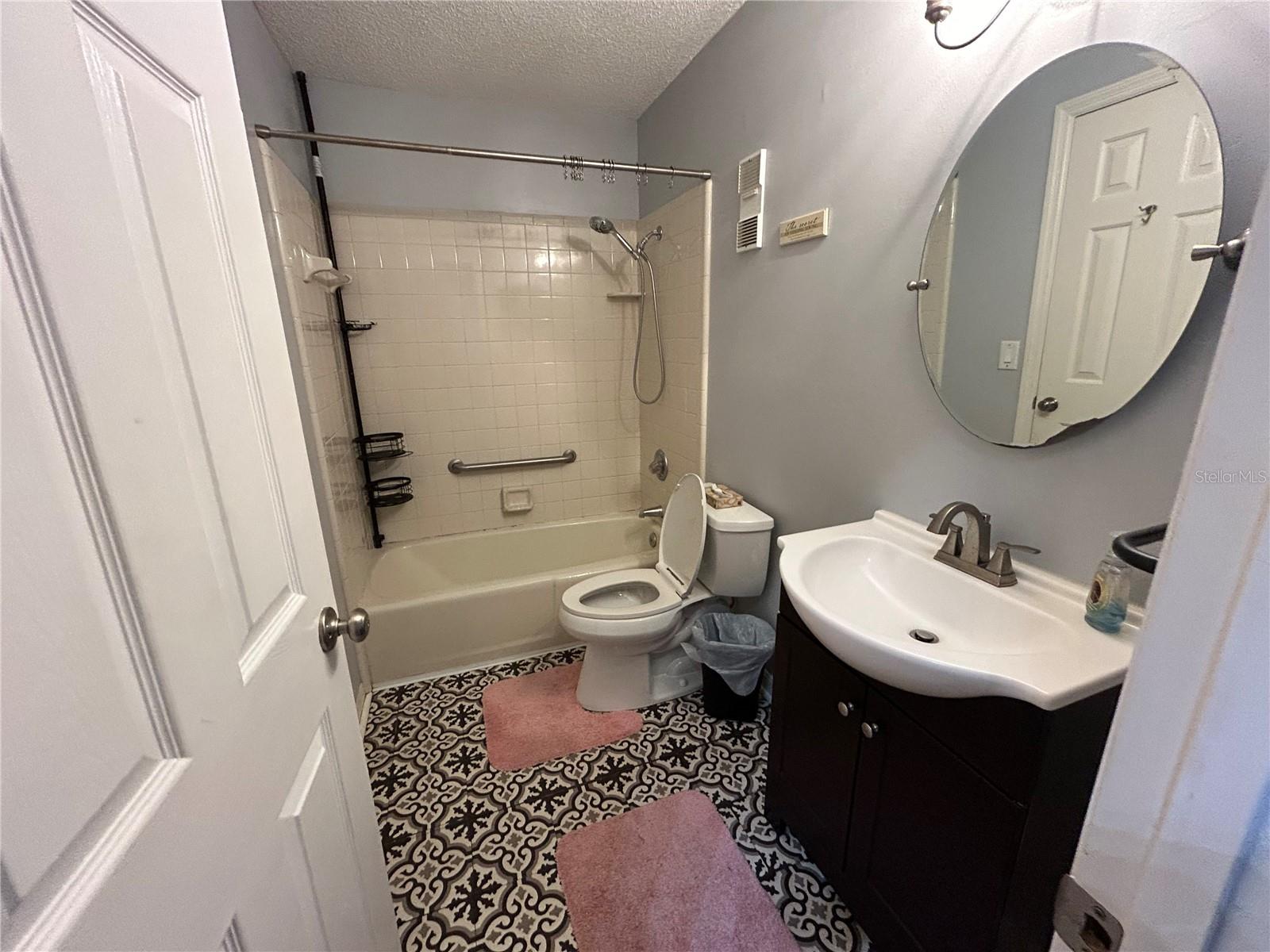 906 Village Green Rd Property Photo 22