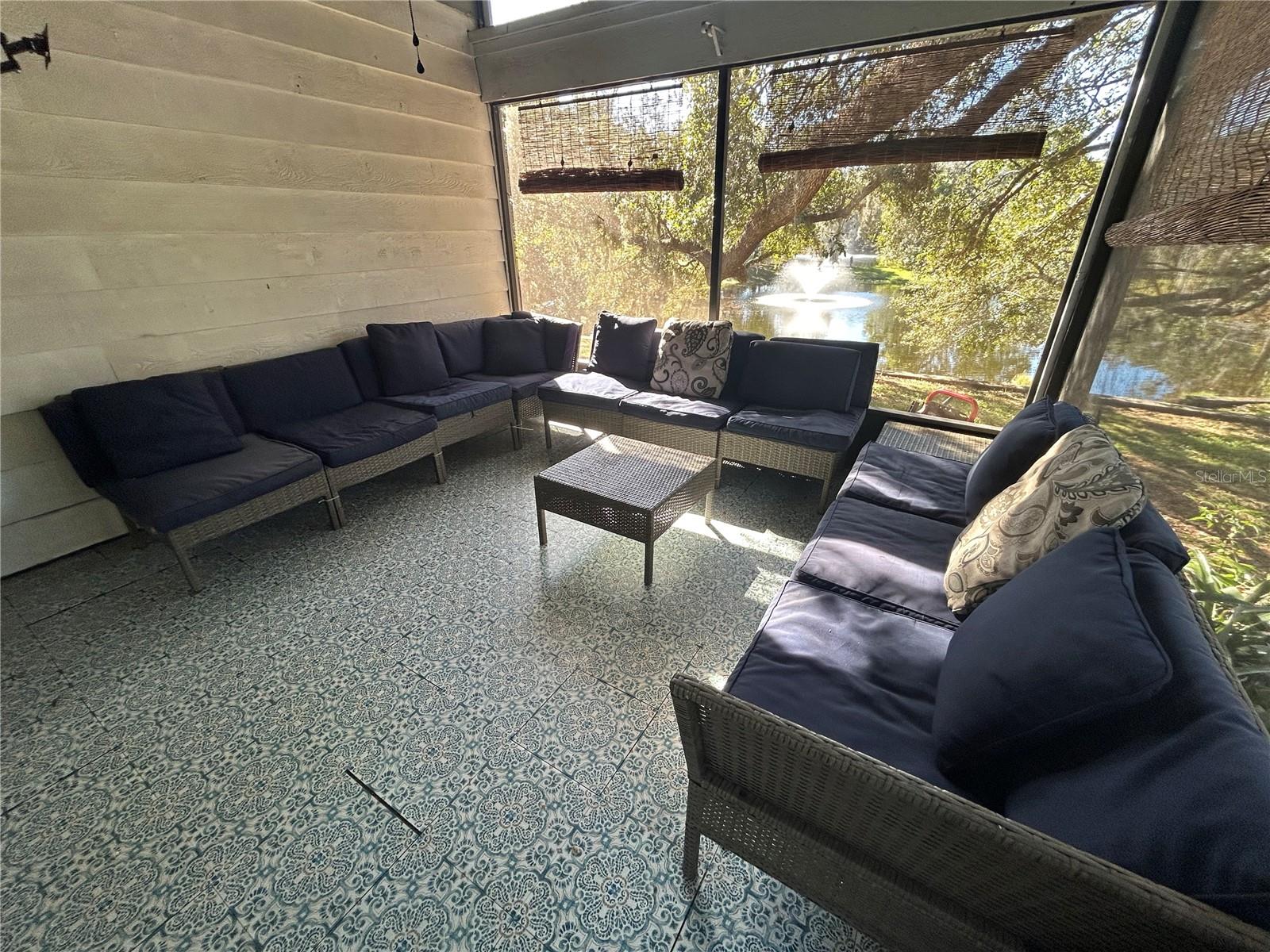 906 Village Green Rd Property Photo 26