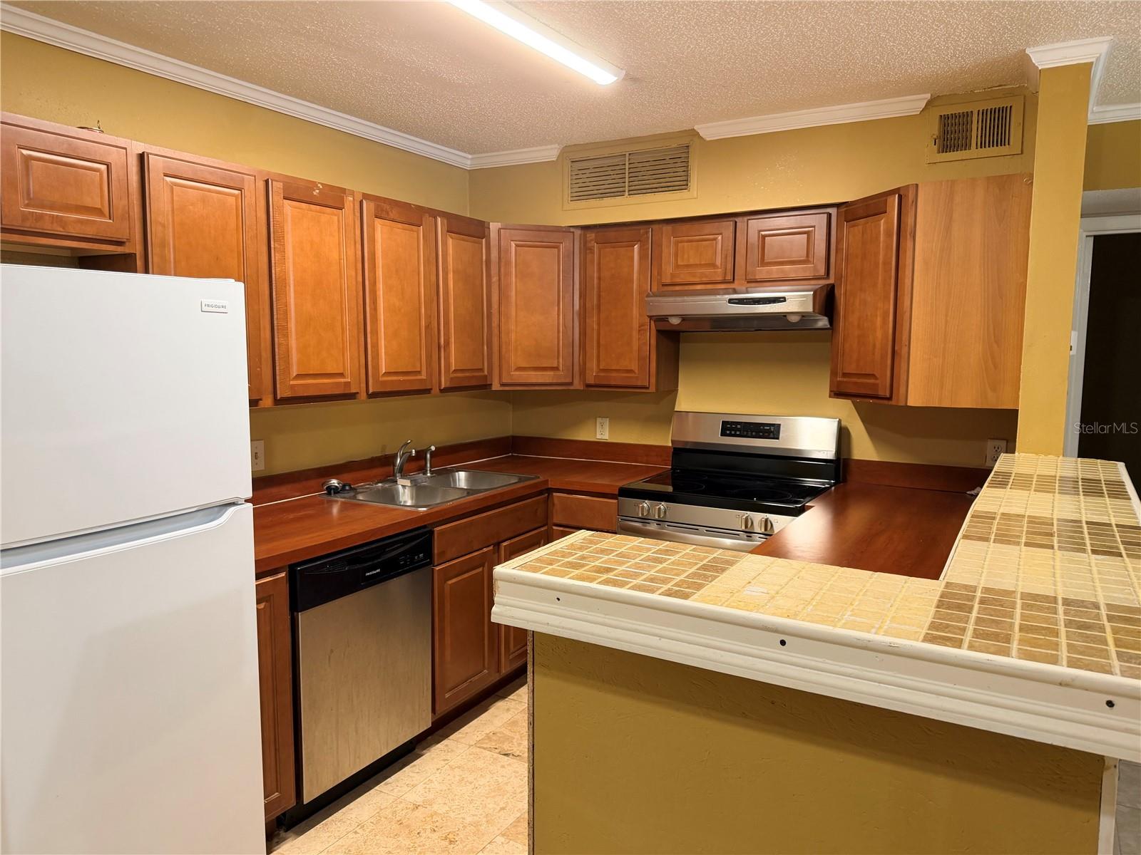 345 Forestway Cir #107 Property Photo 3