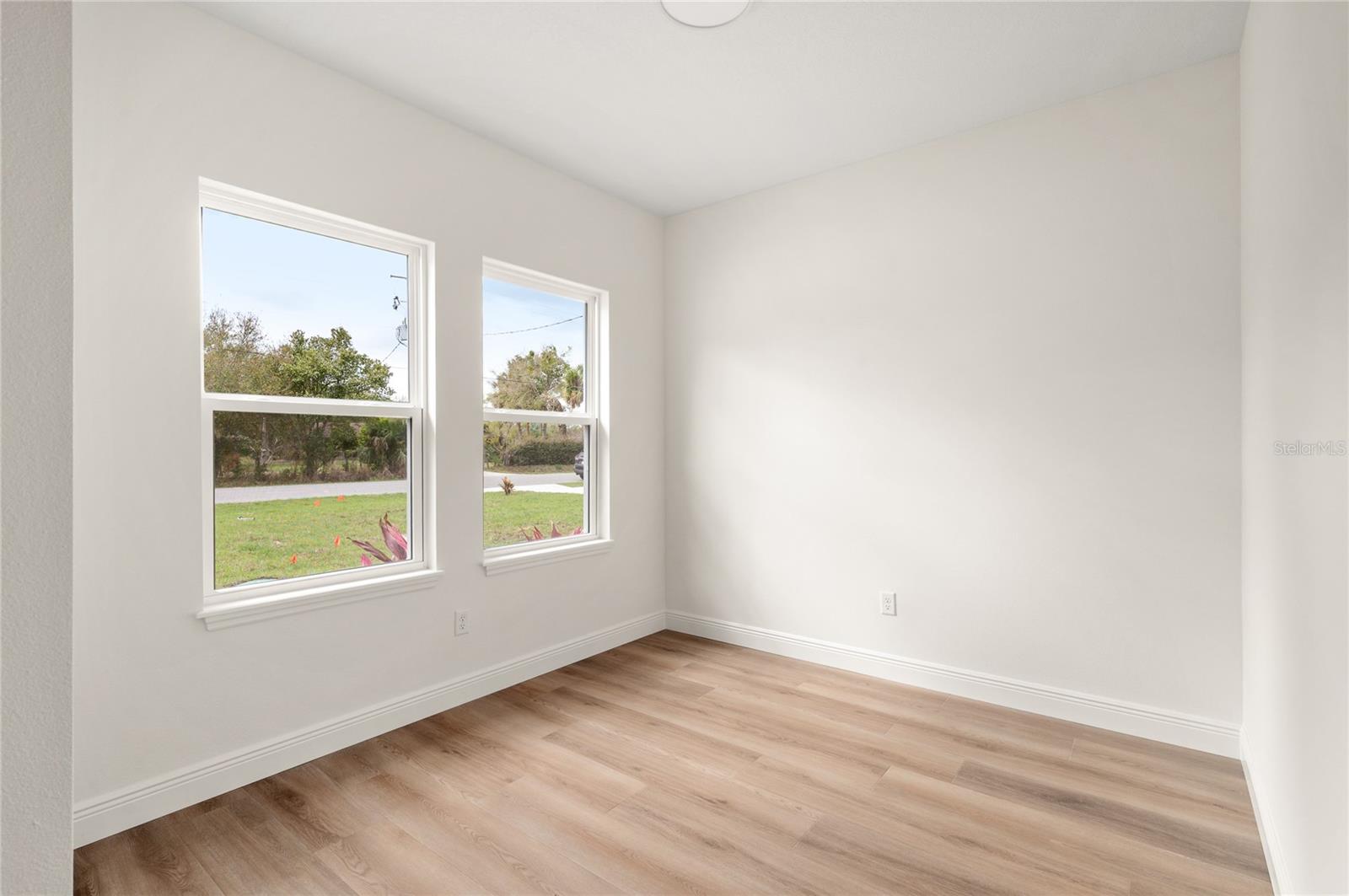 136 11th Ave Property Photo 7