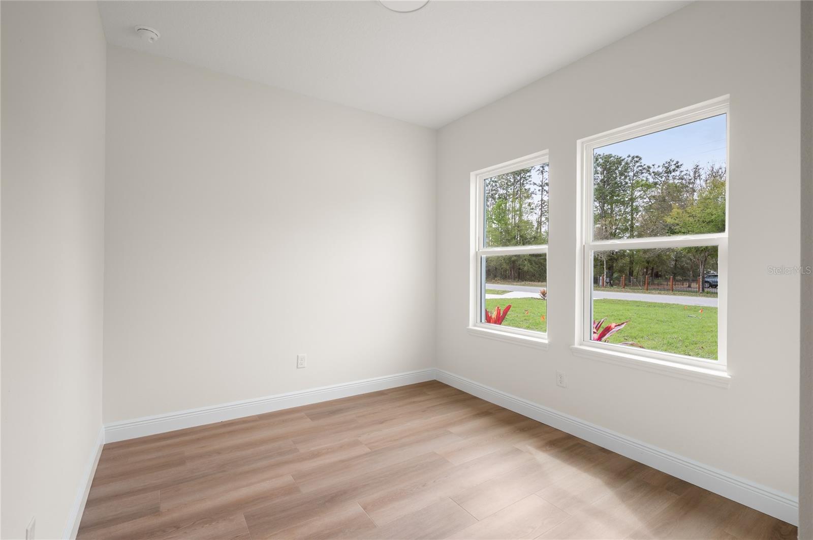 140 11th Ave Property Photo 6