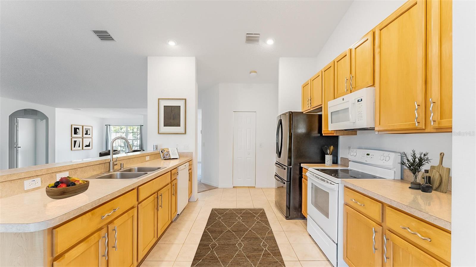 8 White Hurst Ln Property Photo 4