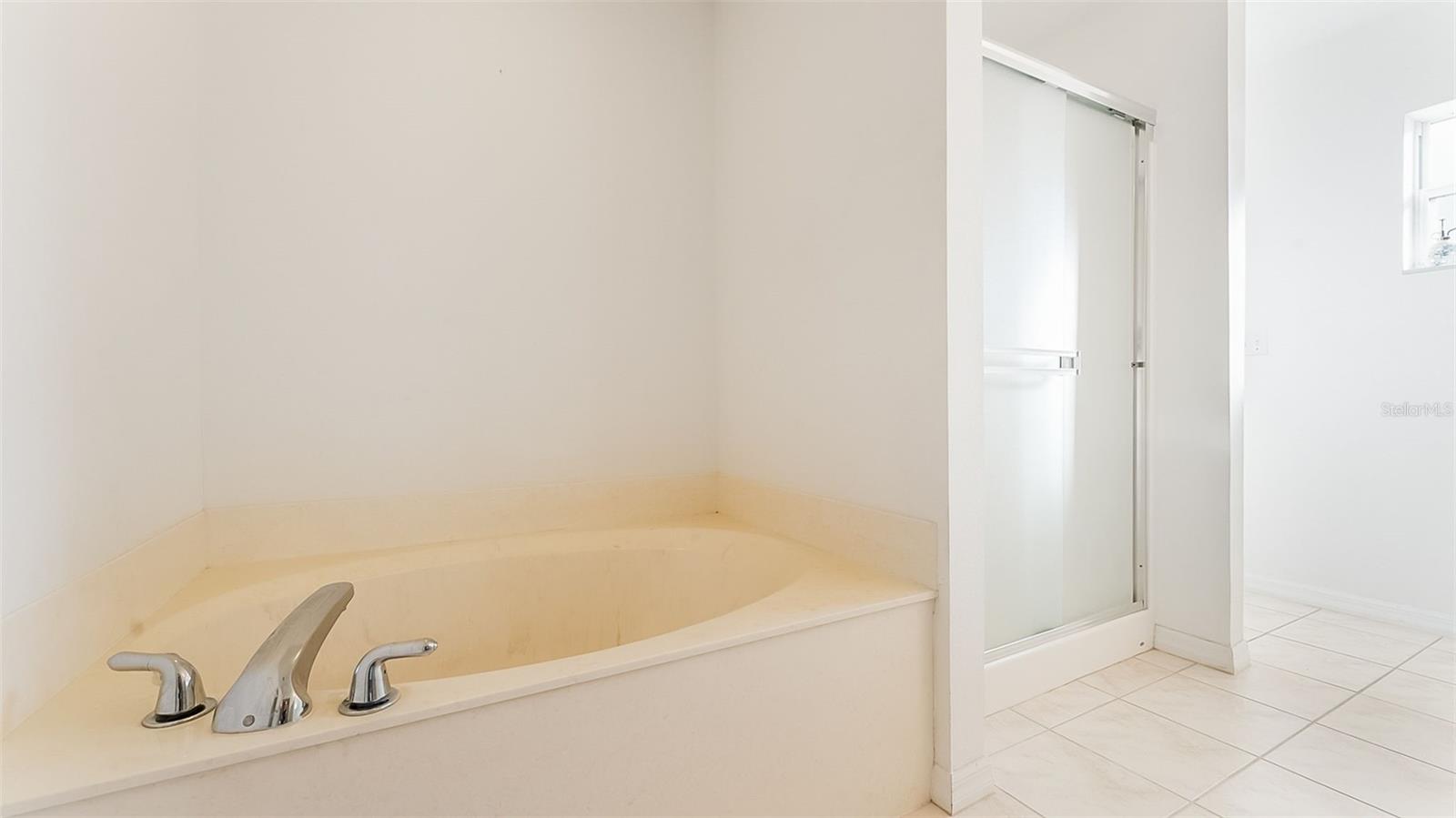 8 White Hurst Ln Property Photo 9