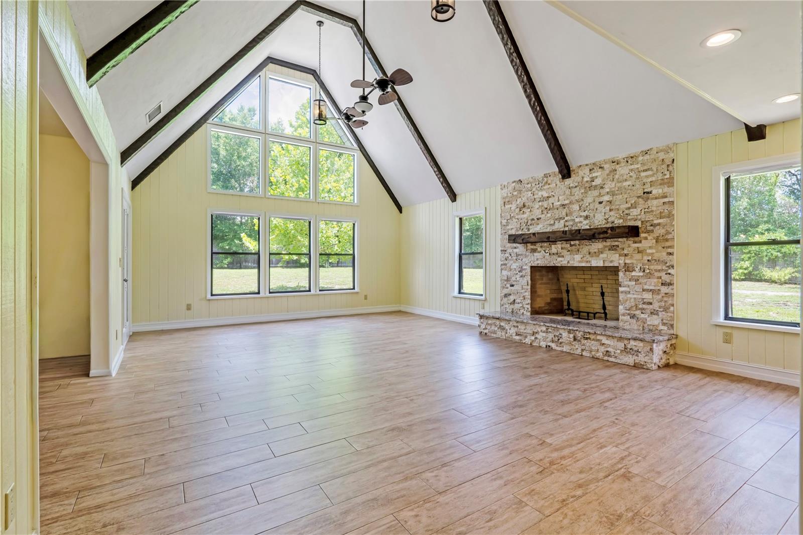 1375 Louis Ct Property Photo 5