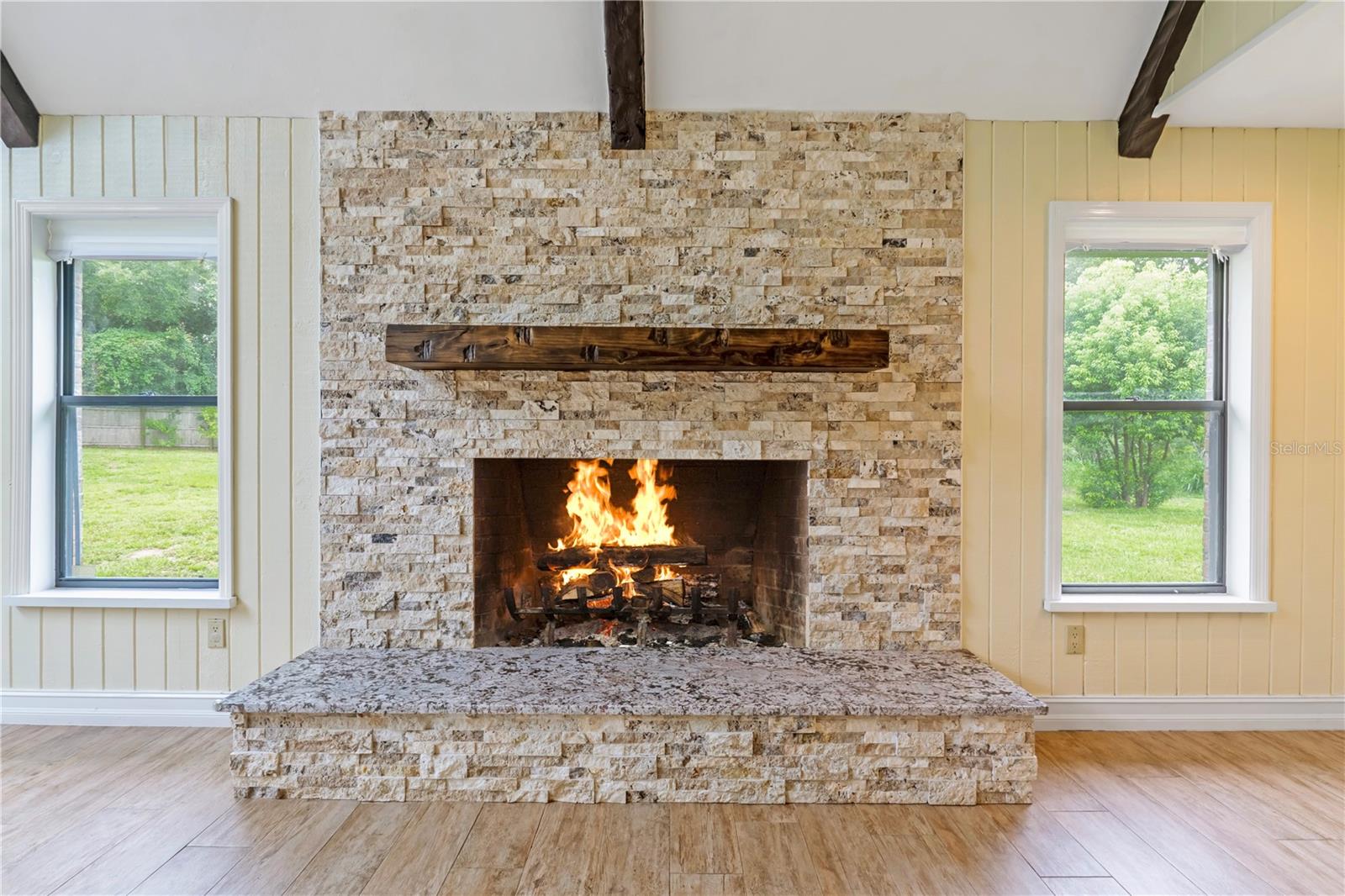 1375 Louis Ct Property Photo 6