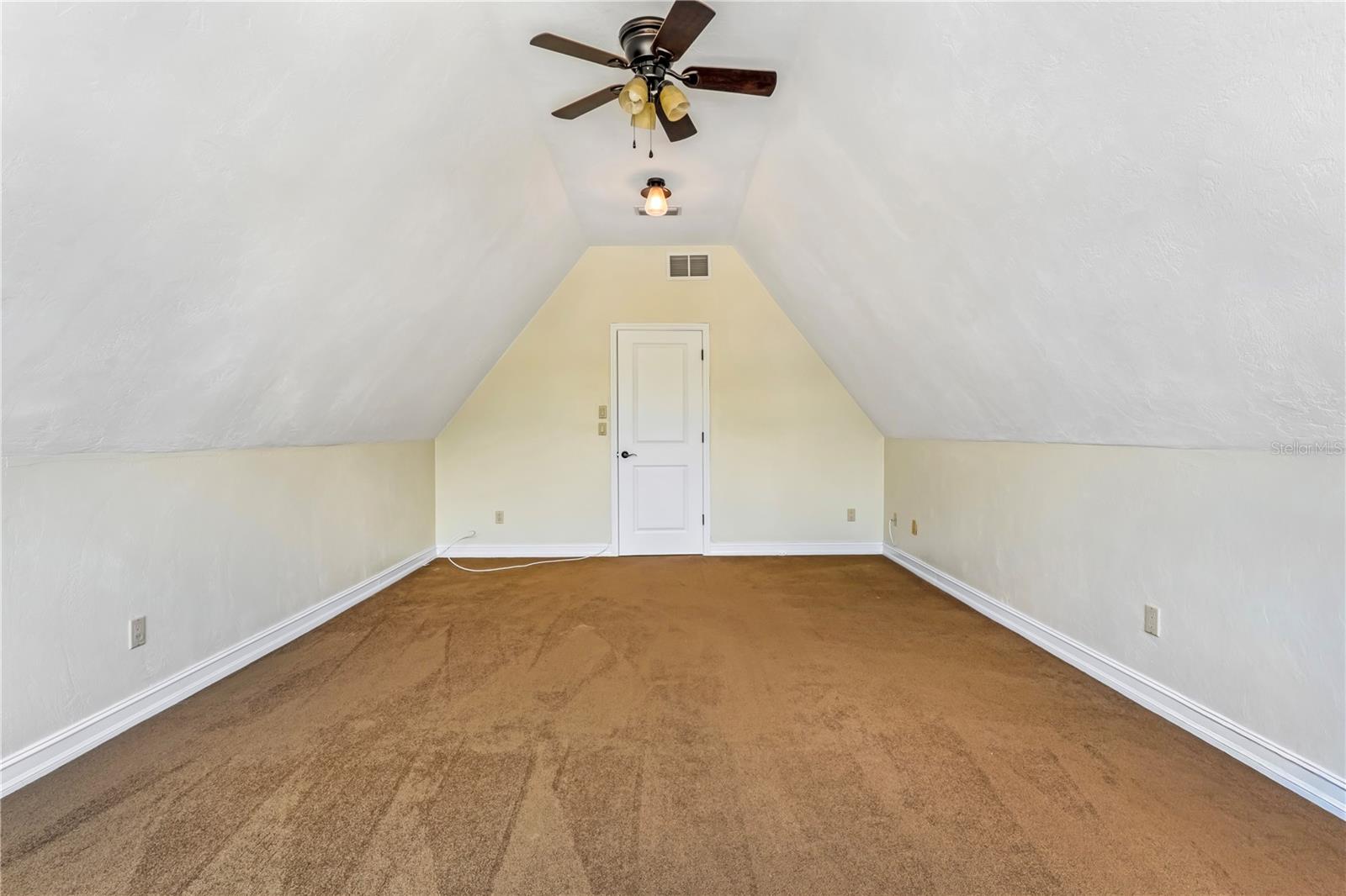 1375 Louis Ct Property Photo 33