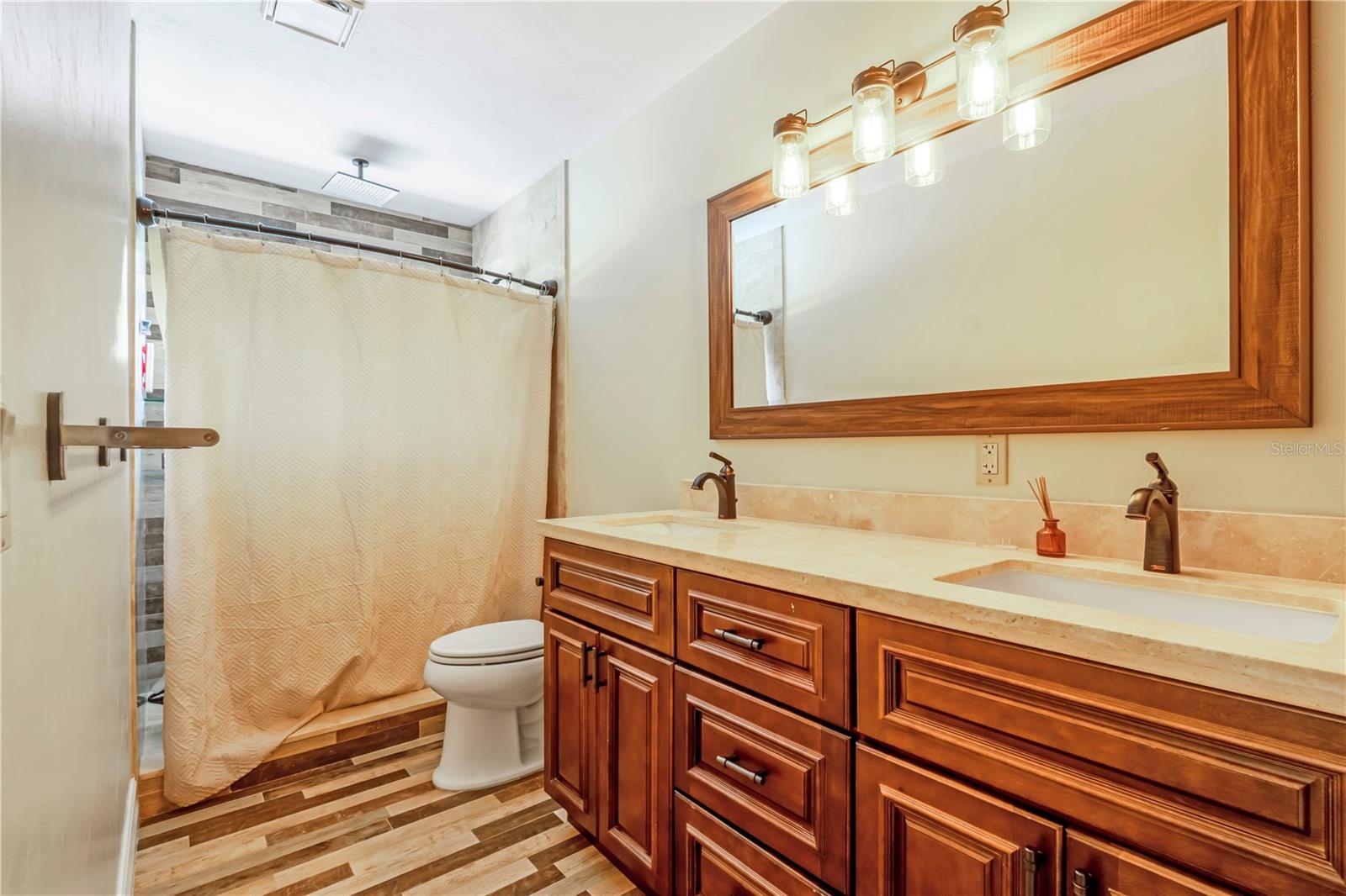 1375 Louis Ct Property Photo 34