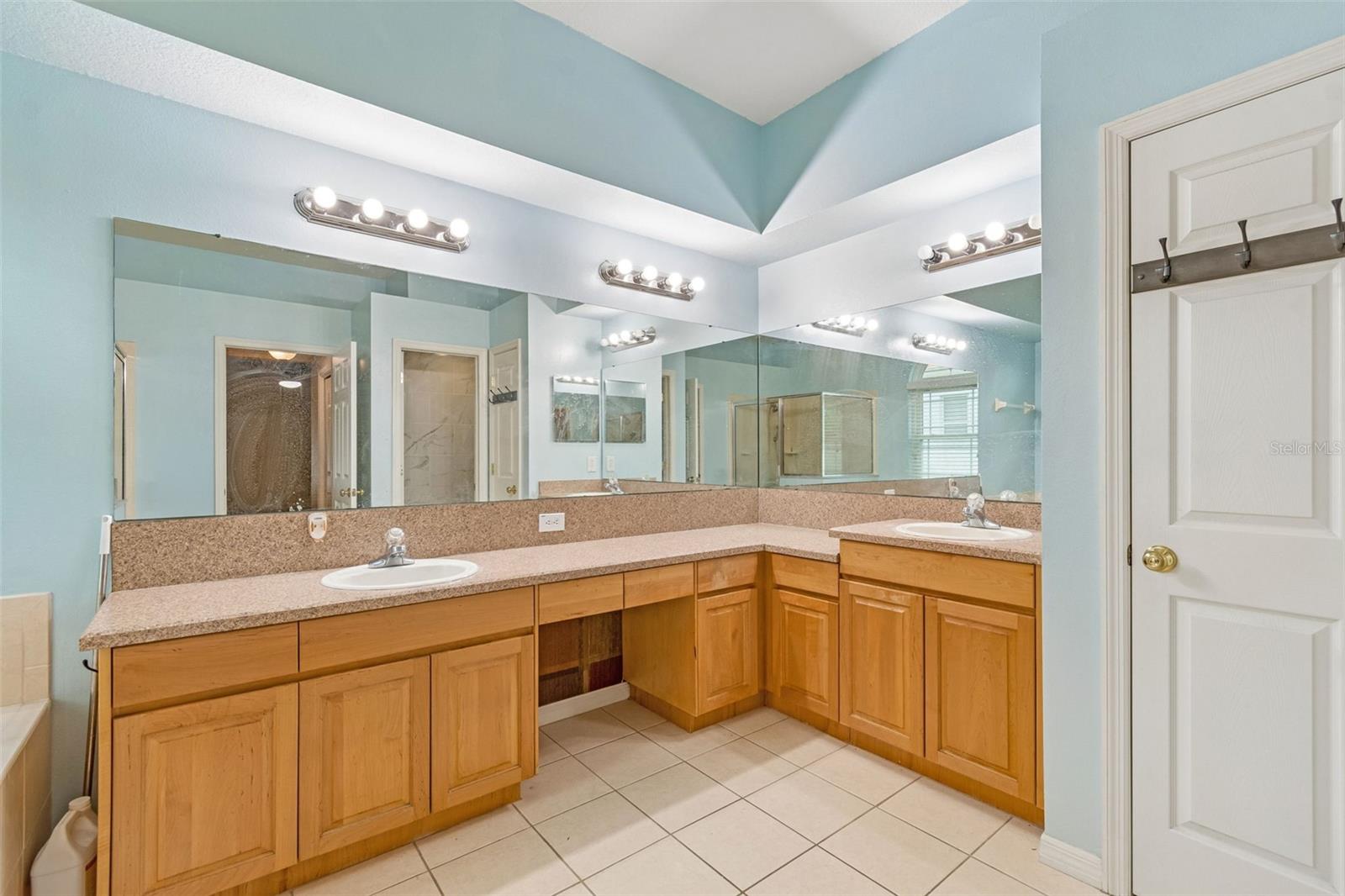 5737 Wynstone Ln Property Photo 24
