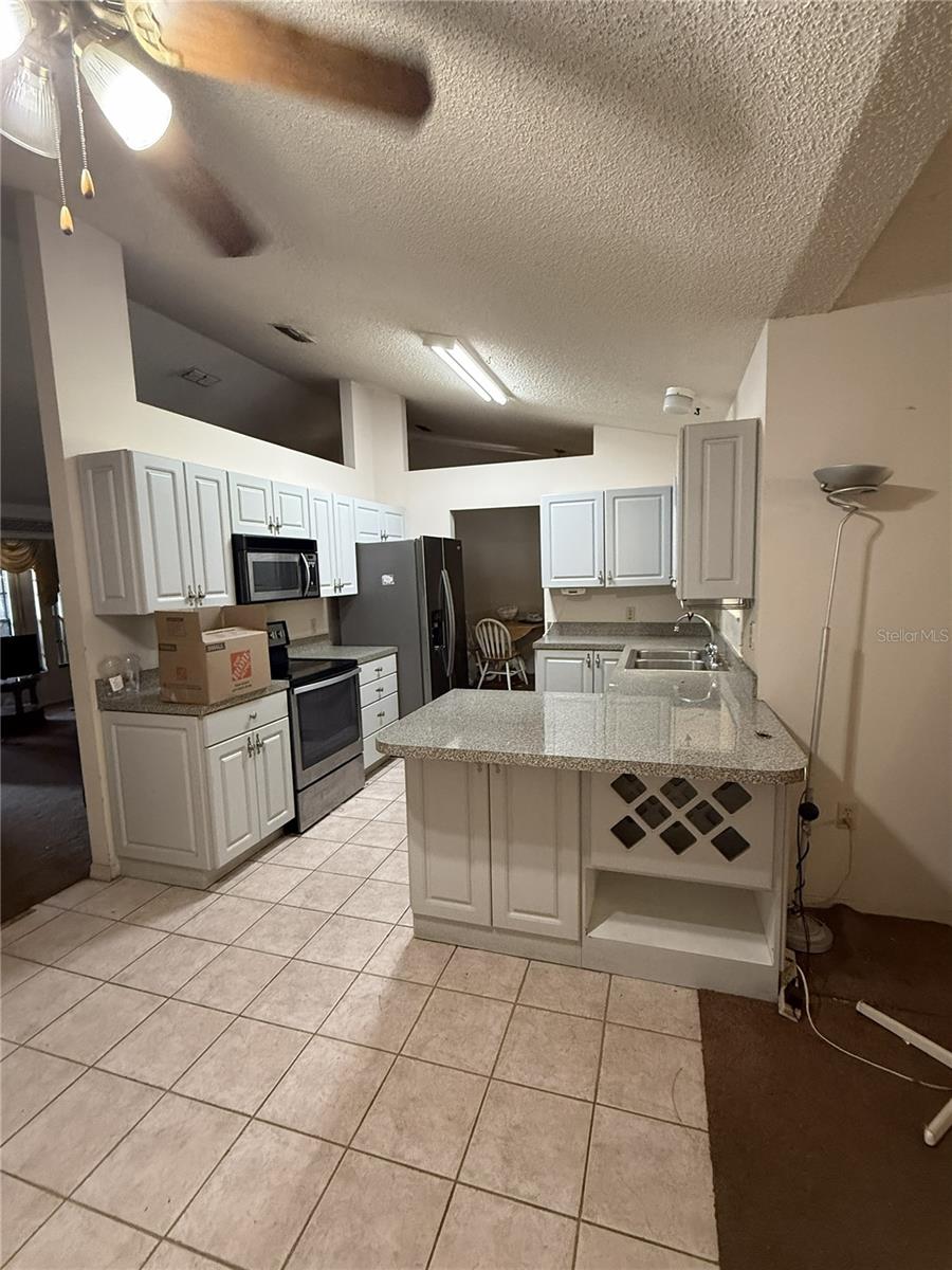 1231 Gage Ave Property Photo 5