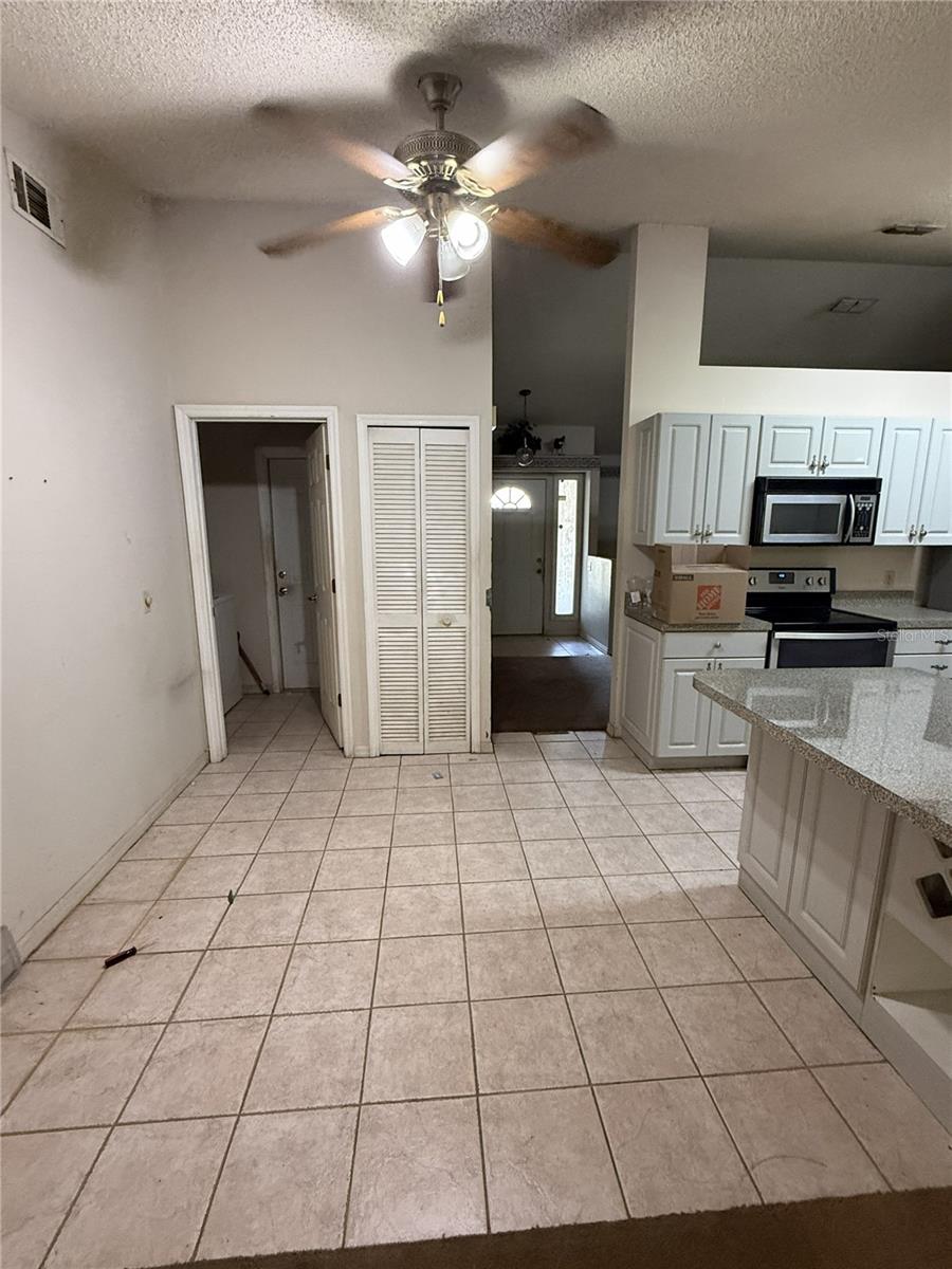 1231 Gage Ave Property Photo 6