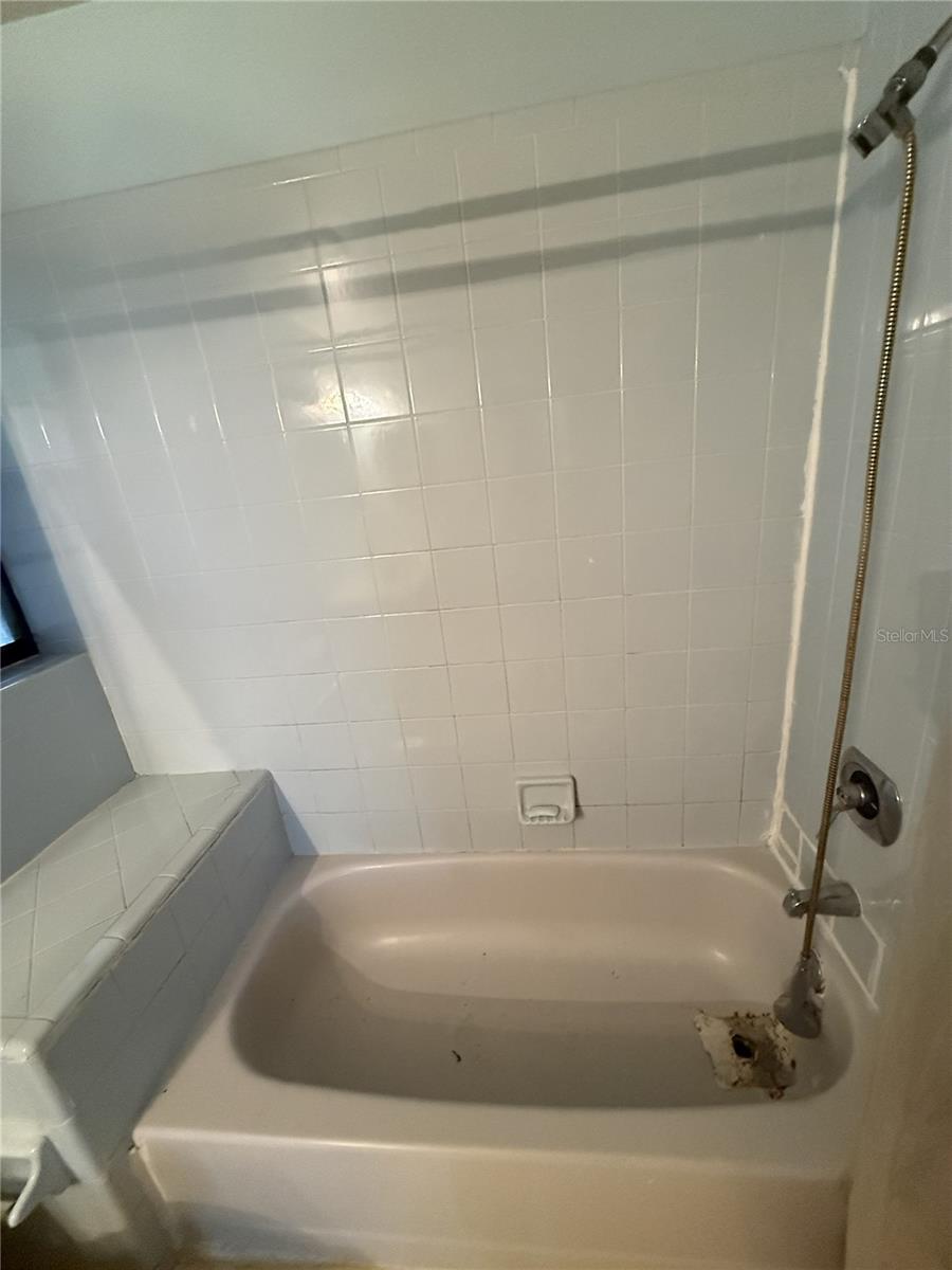 1231 Gage Ave Property Photo 12