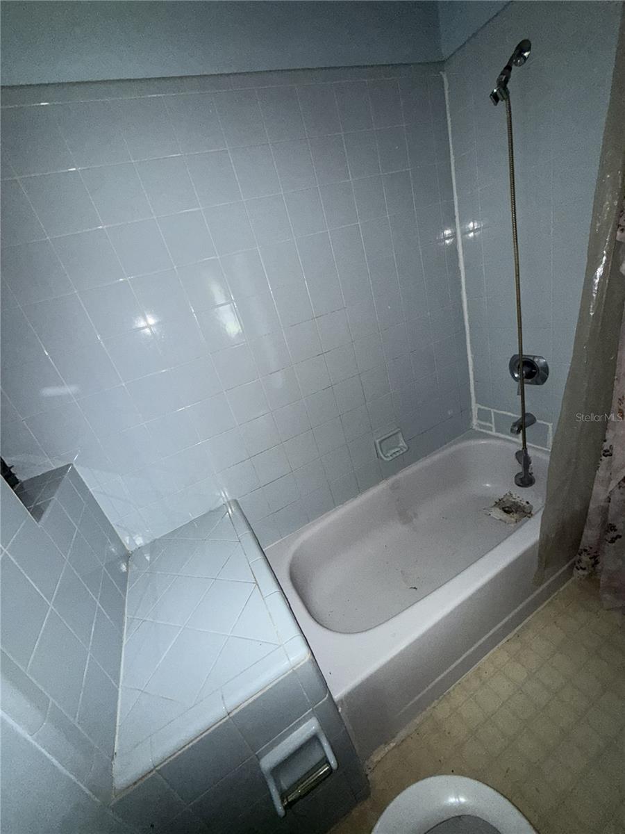 1231 Gage Ave Property Photo 13