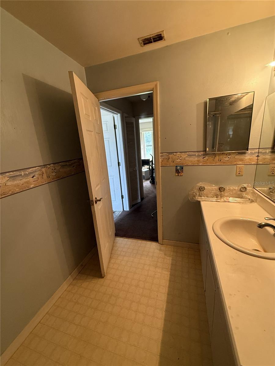 1231 Gage Ave Property Photo 17