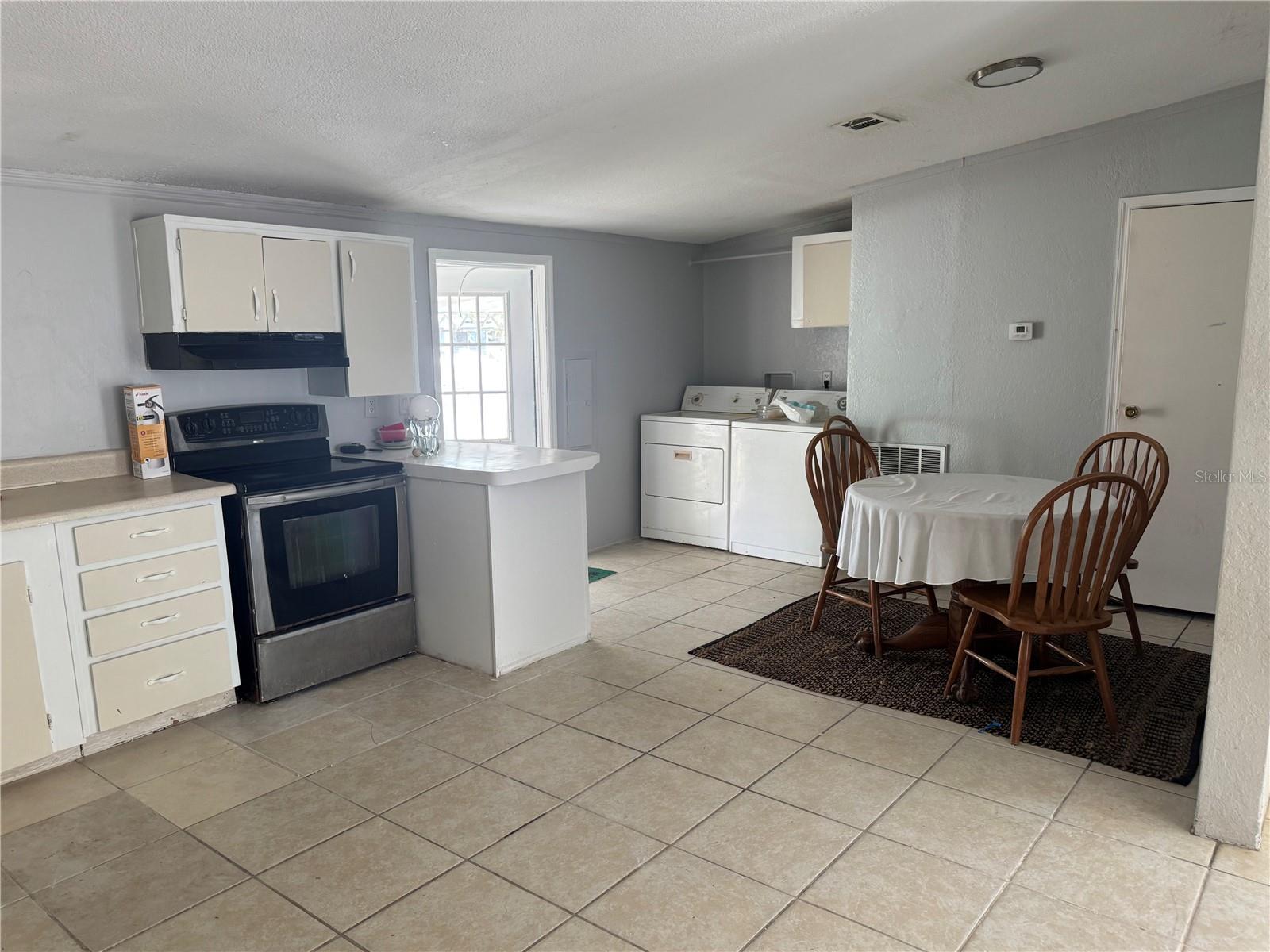 5406 Sydney St Property Photo 7