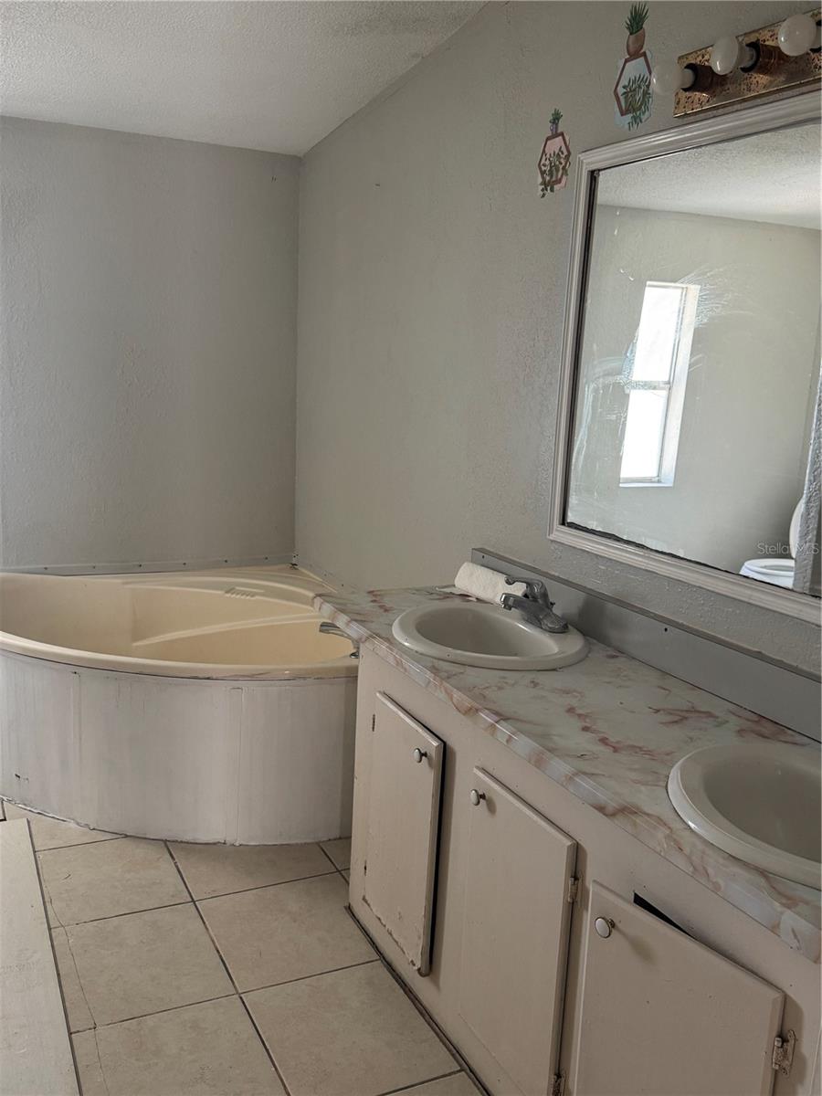 5406 Sydney St Property Photo 10