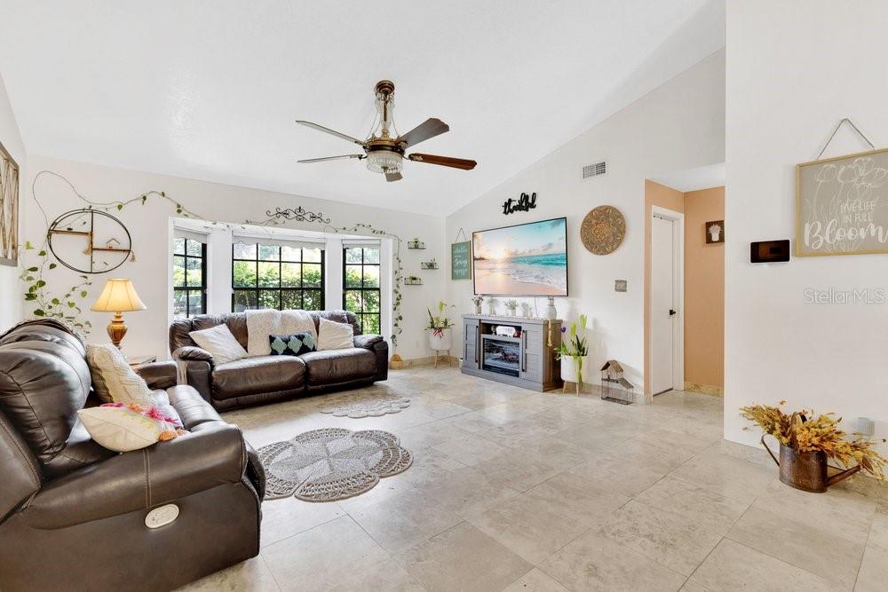 1304 Ariana Woods Cir Property Photo 6
