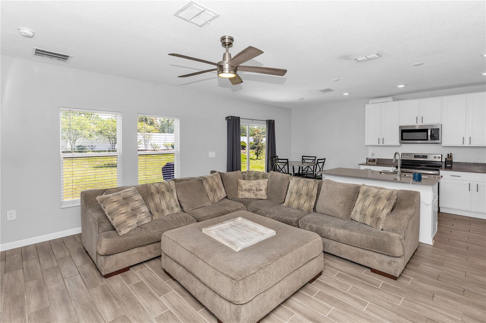 1104 Peach Creek Dr Property Photo 3