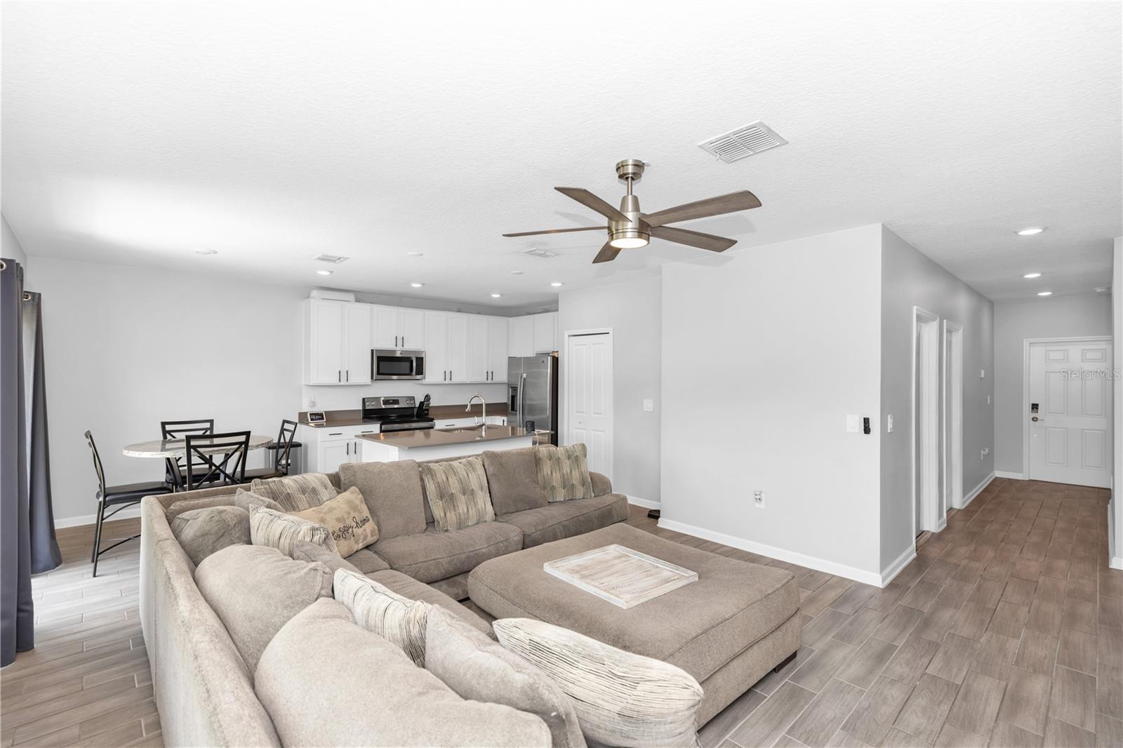 1104 Peach Creek Dr Property Photo 12