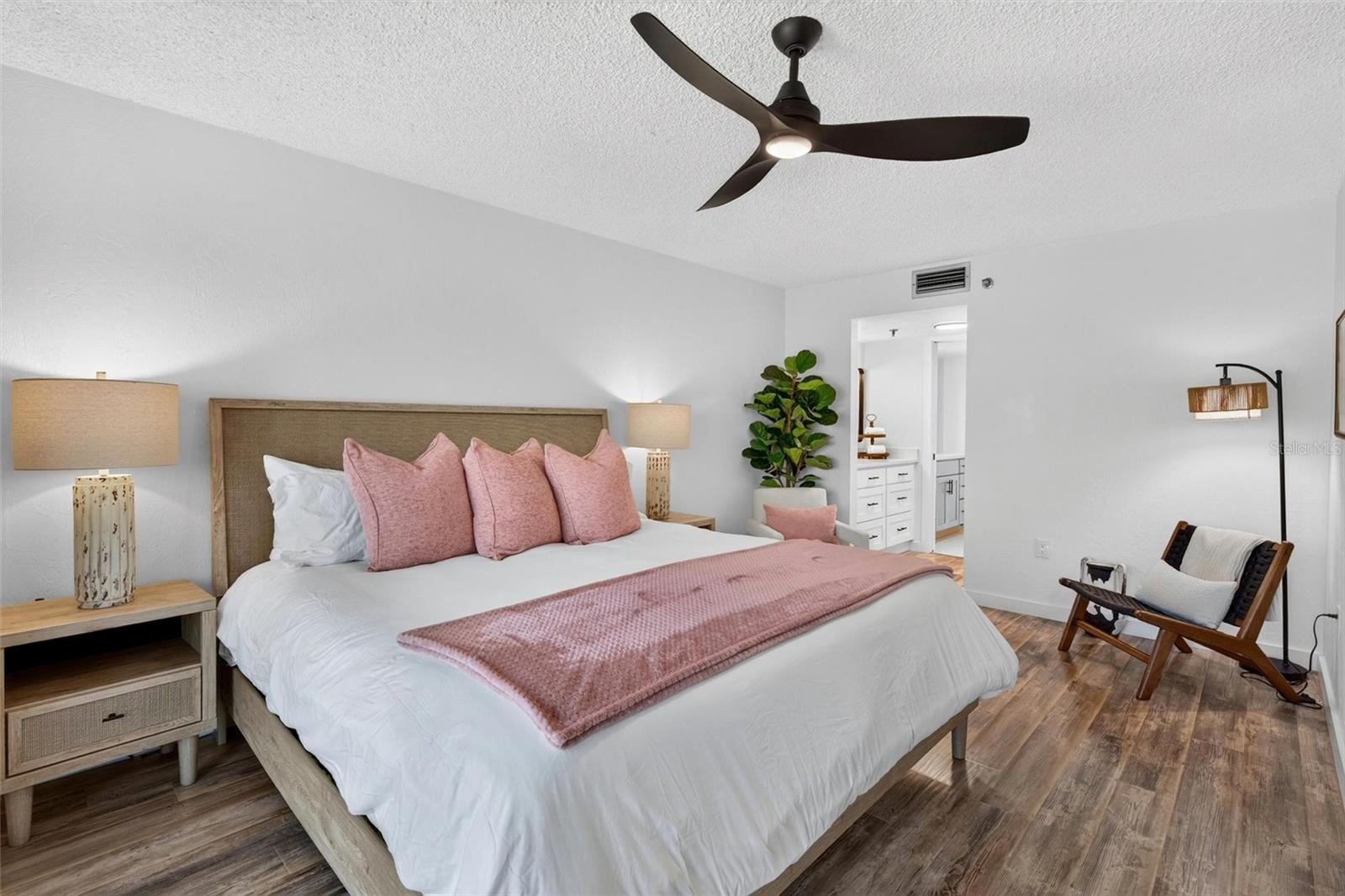 1513 Ocean Shore Blvd #10a Property Photo 17