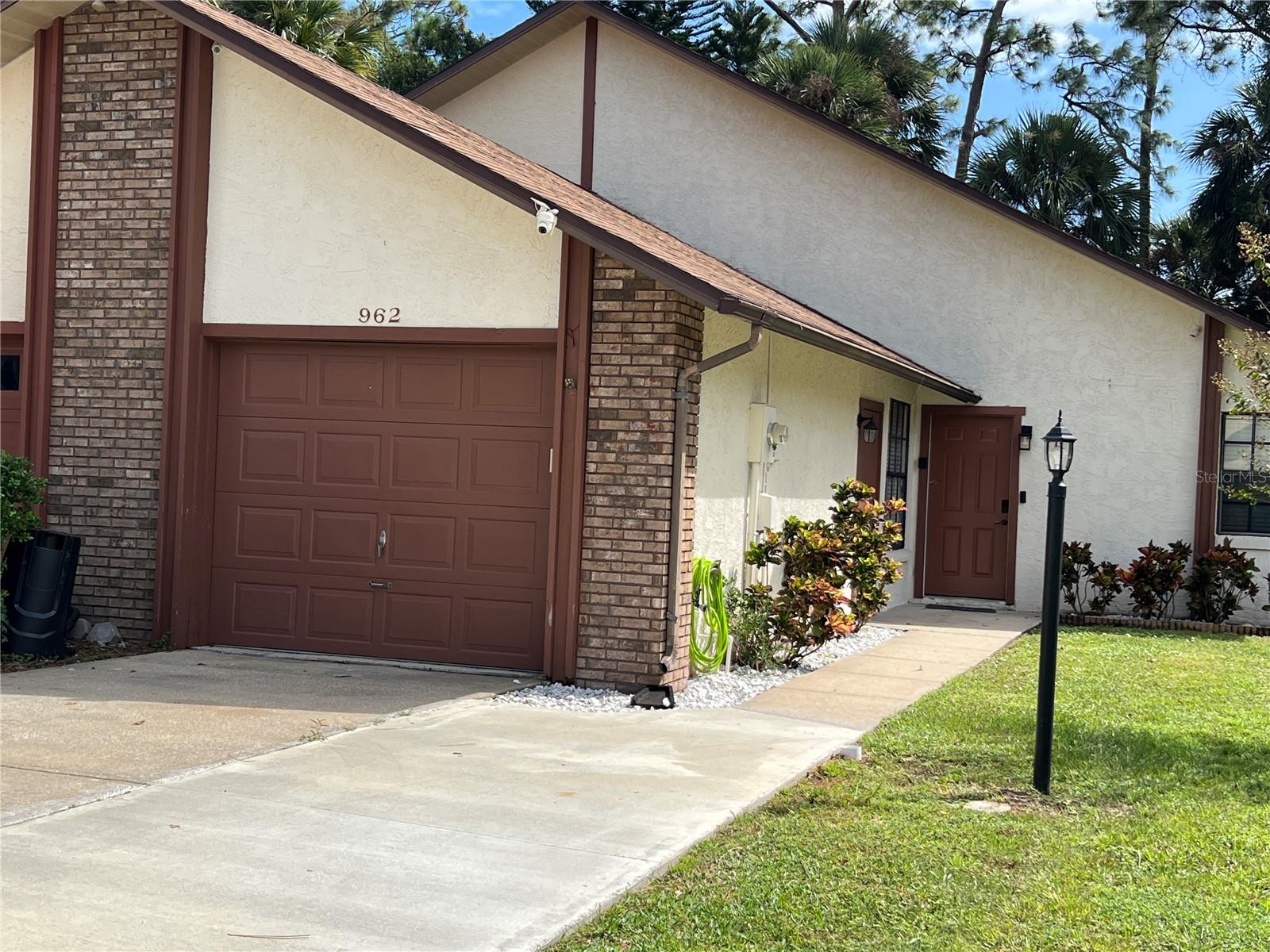 962 Stonybrook Cir Property Photo 1