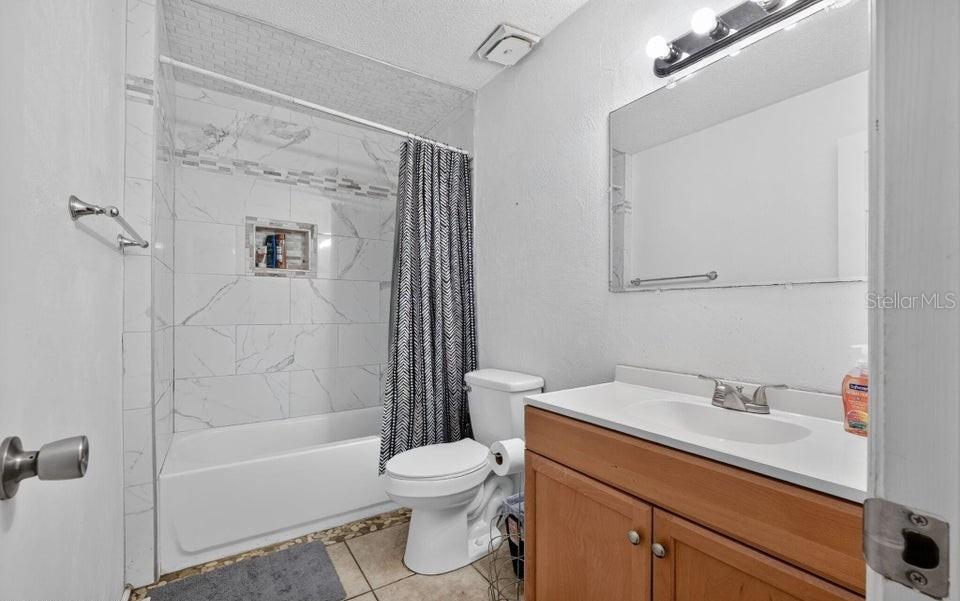 912 Royal Oak Ct Property Photo 11