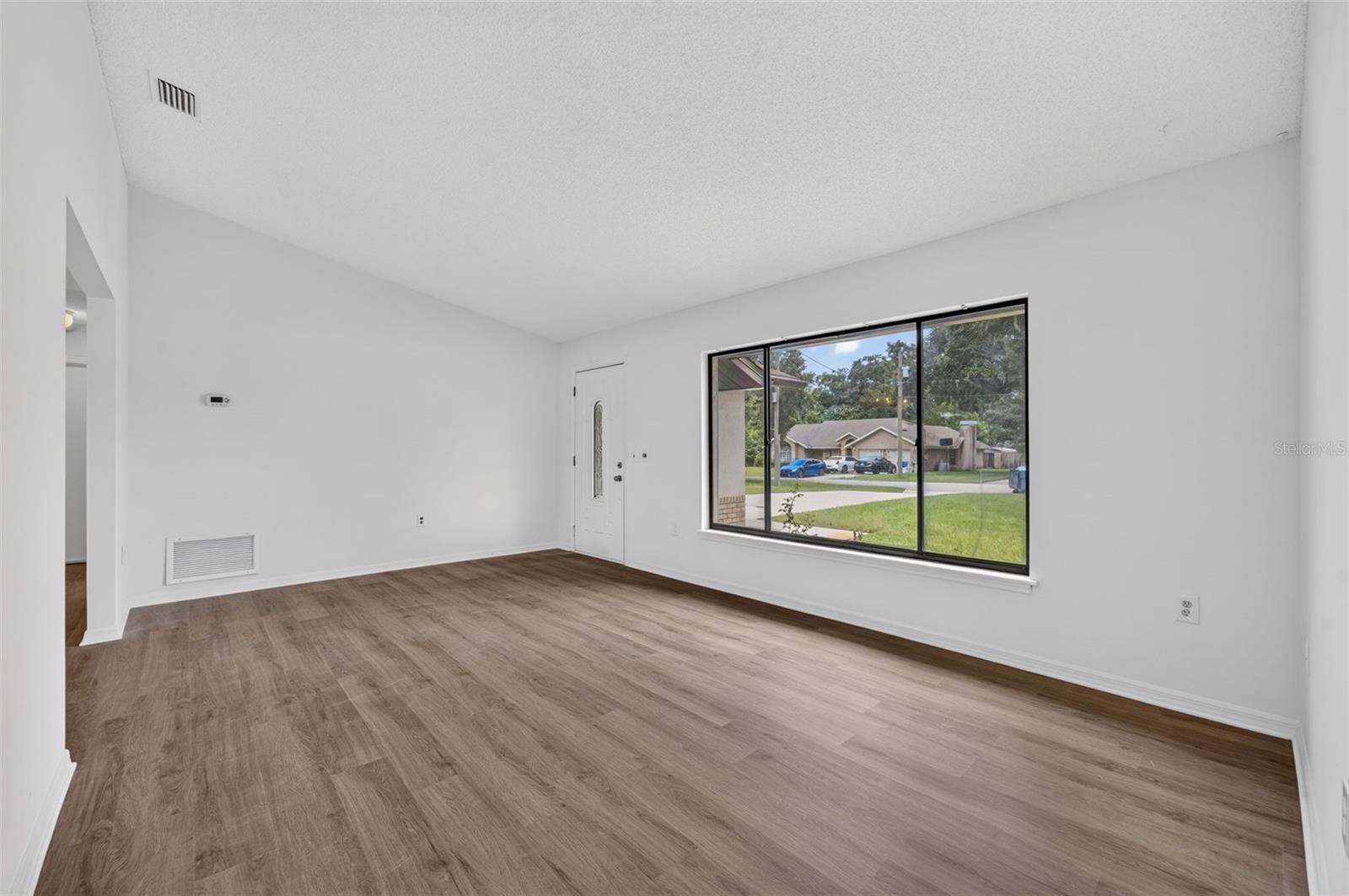 290 Sandyhook Ln Property Photo 5