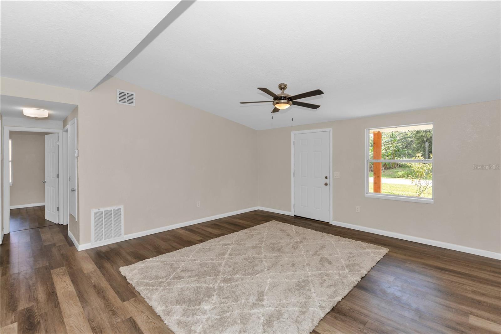 247 Toms Rd Property Photo 4