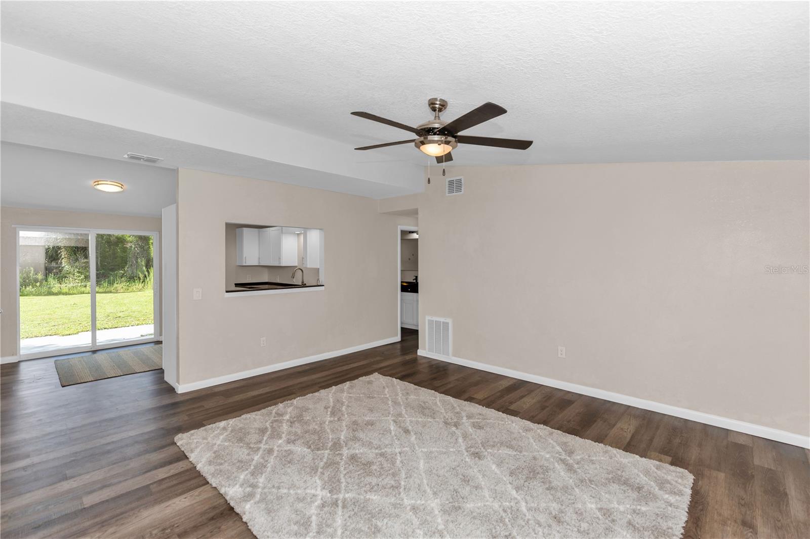 247 Toms Rd Property Photo 5