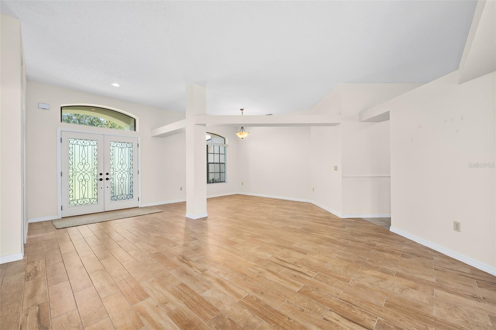 1837 E Glancy Dr Property Photo 3