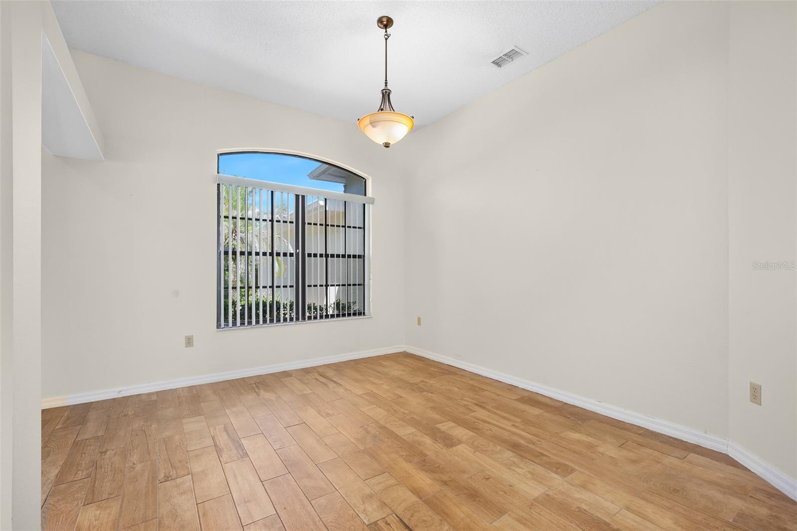 1837 E Glancy Dr Property Photo 4