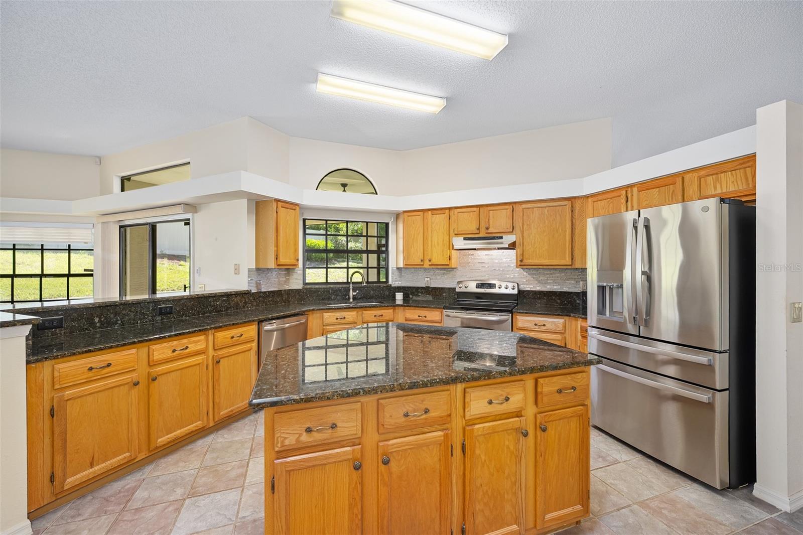 1837 E Glancy Dr Property Photo 6