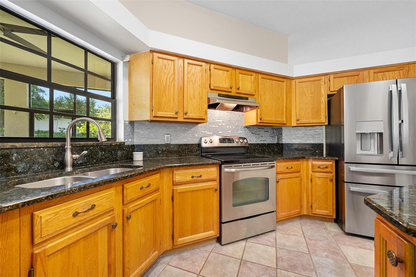 1837 E Glancy Dr Property Photo 8