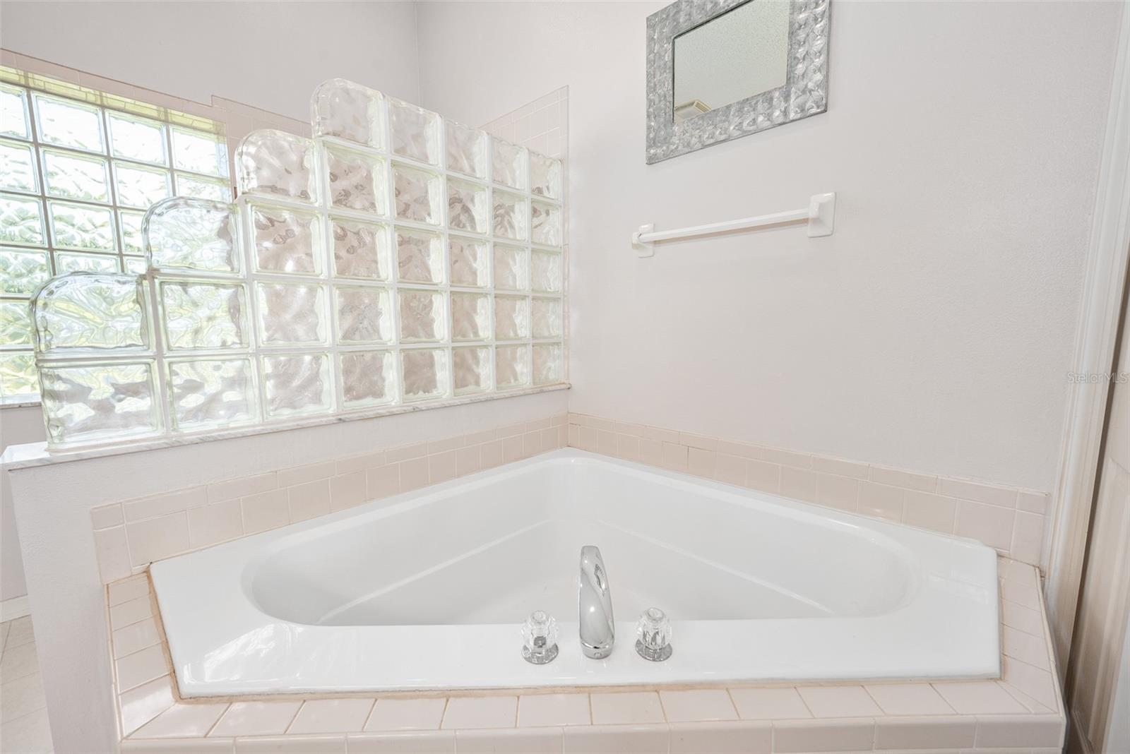 1837 E Glancy Dr Property Photo 18